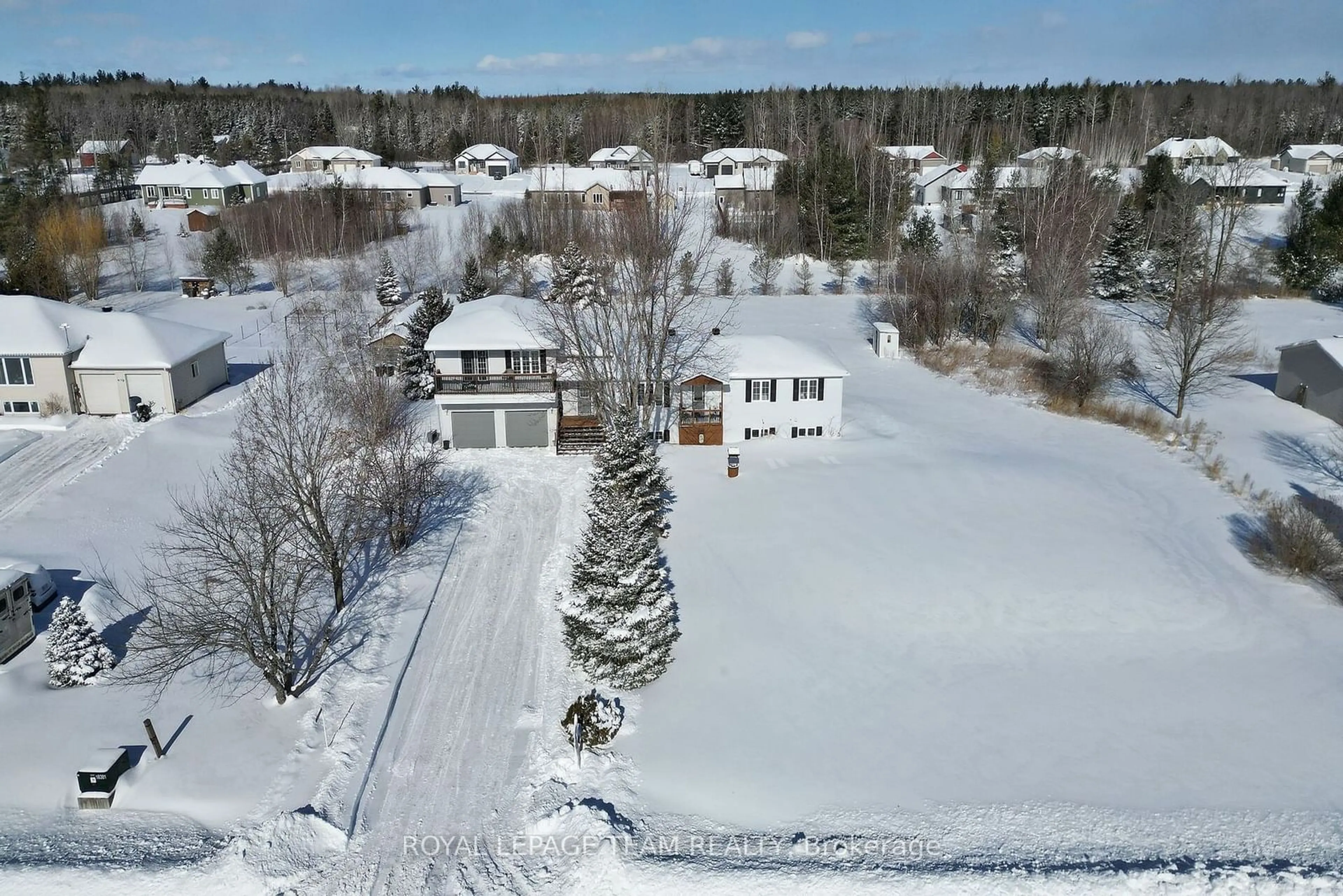 A pic from outside/outdoor area/front of a property/back of a property/a pic from drone, unknown for 10551 Maurice St, North Dundas Ontario K0E 1S0