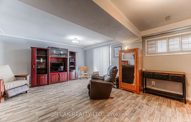 Additional property image - 93 Uxbridge Cres