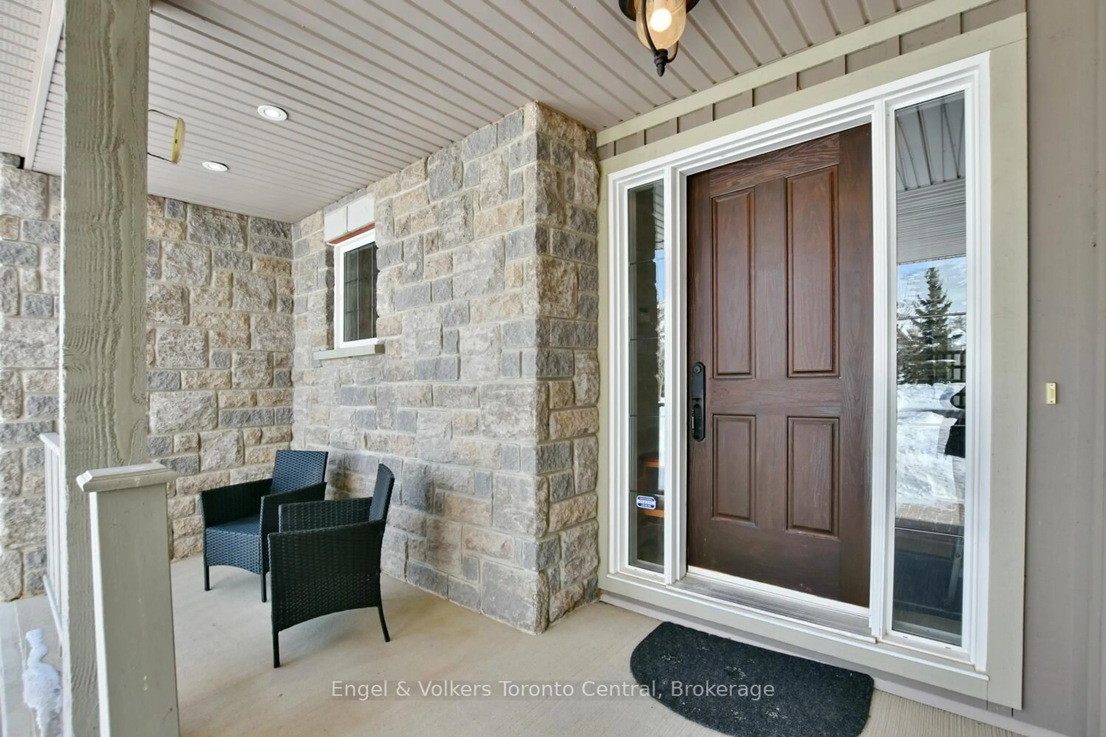 Indoor entryway for 47 Meadowbrook Lane #36, Blue Mountains Ontario N0H 2P0