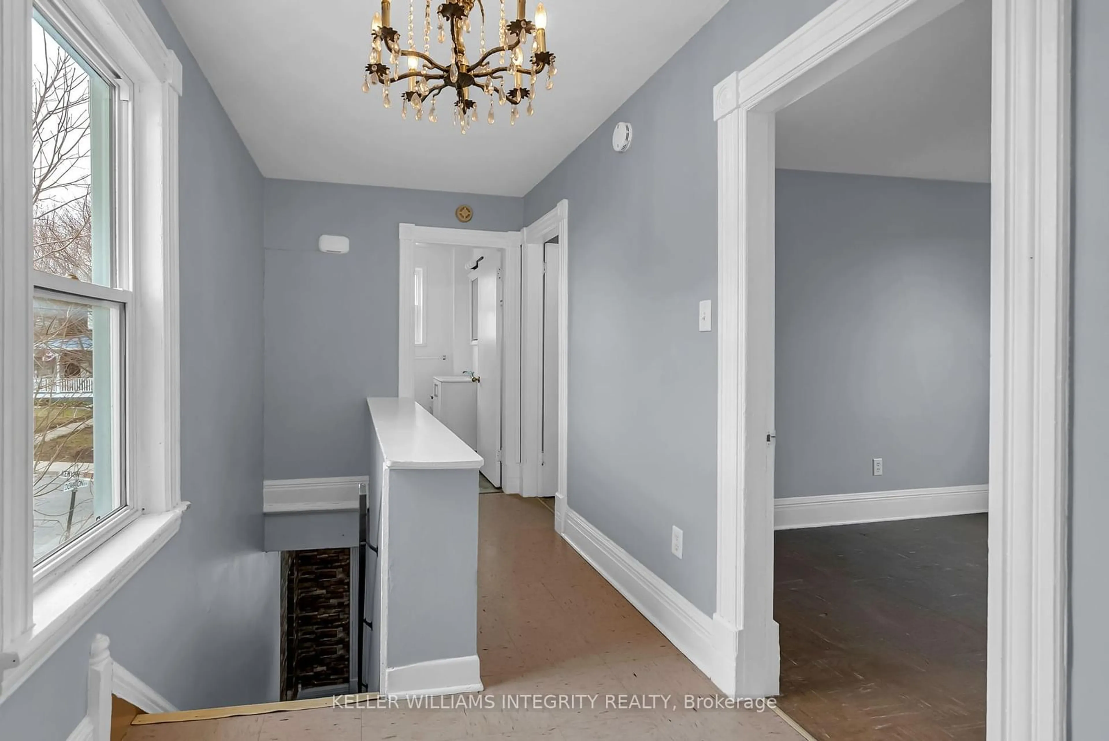 Indoor entryway for 42 Kenyon St, North Glengarry Ontario K0C 1A0