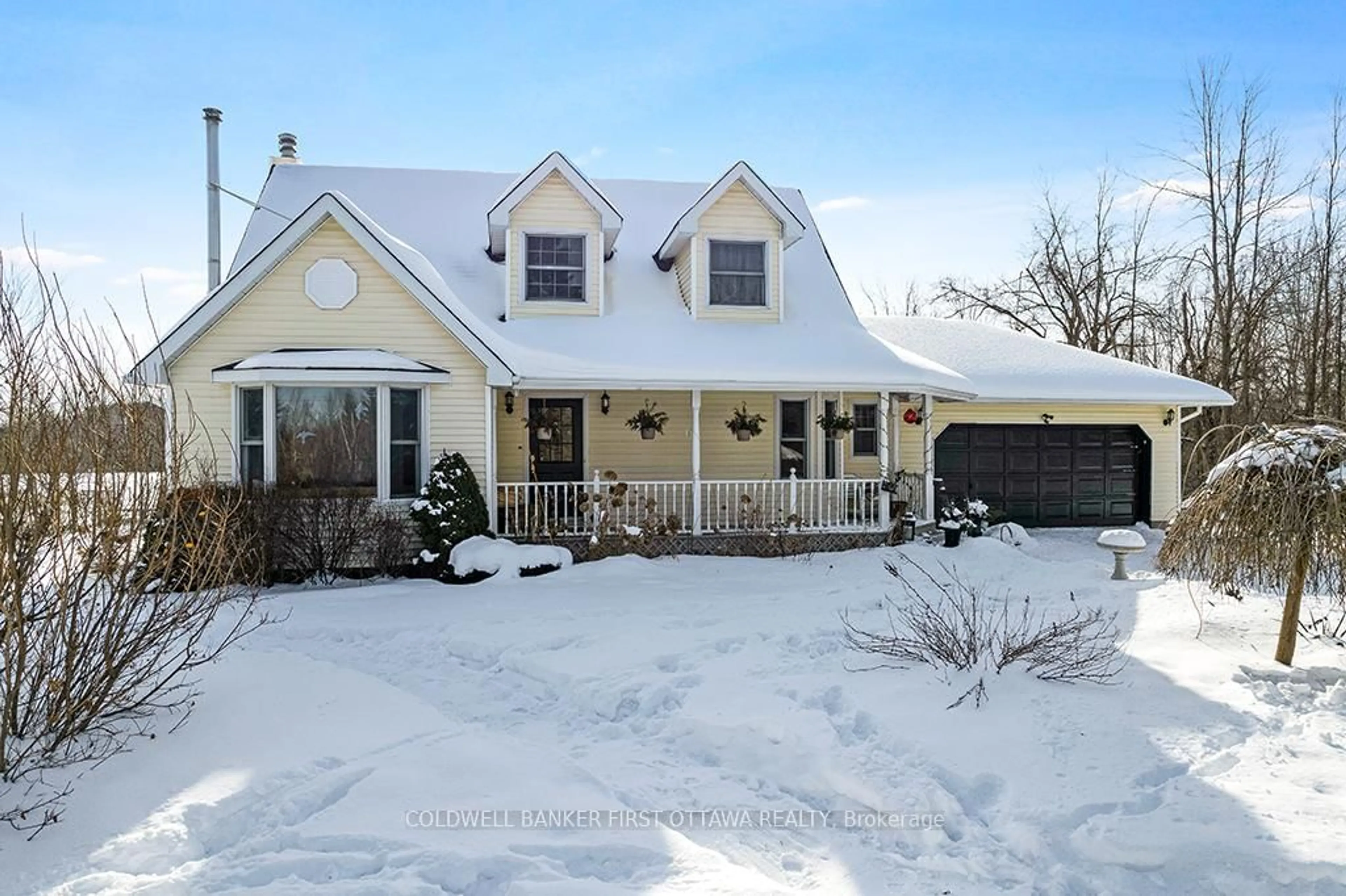 Home with vinyl exterior material, street for 810 KENNEDY Rd, North Grenville Ontario K0G 1J0