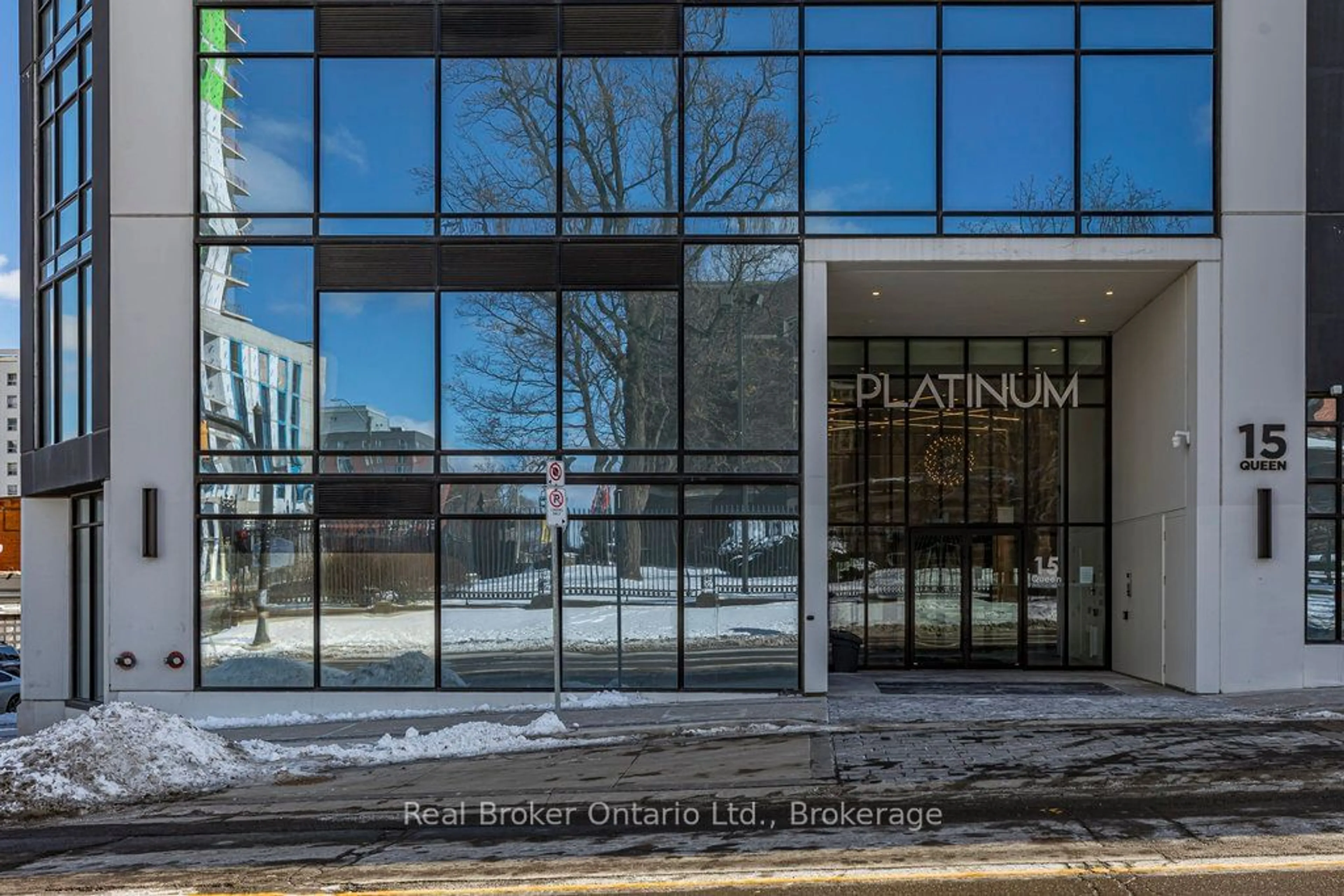 Indoor foyer for 15 QUEEN St #507, Hamilton Ontario L8P 0C6