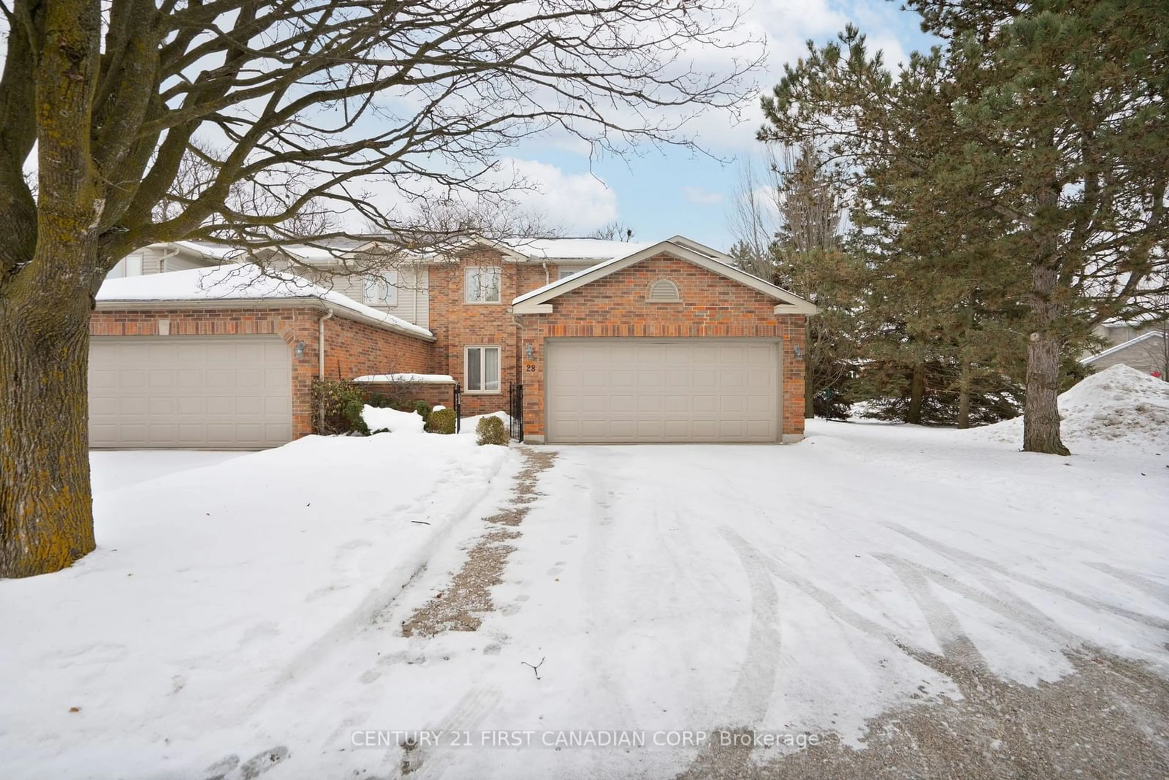 A pic from outside/outdoor area/front of a property/back of a property/a pic from drone, street for 70 Sunnyside Dr #28, London Ontario N5X 3W4