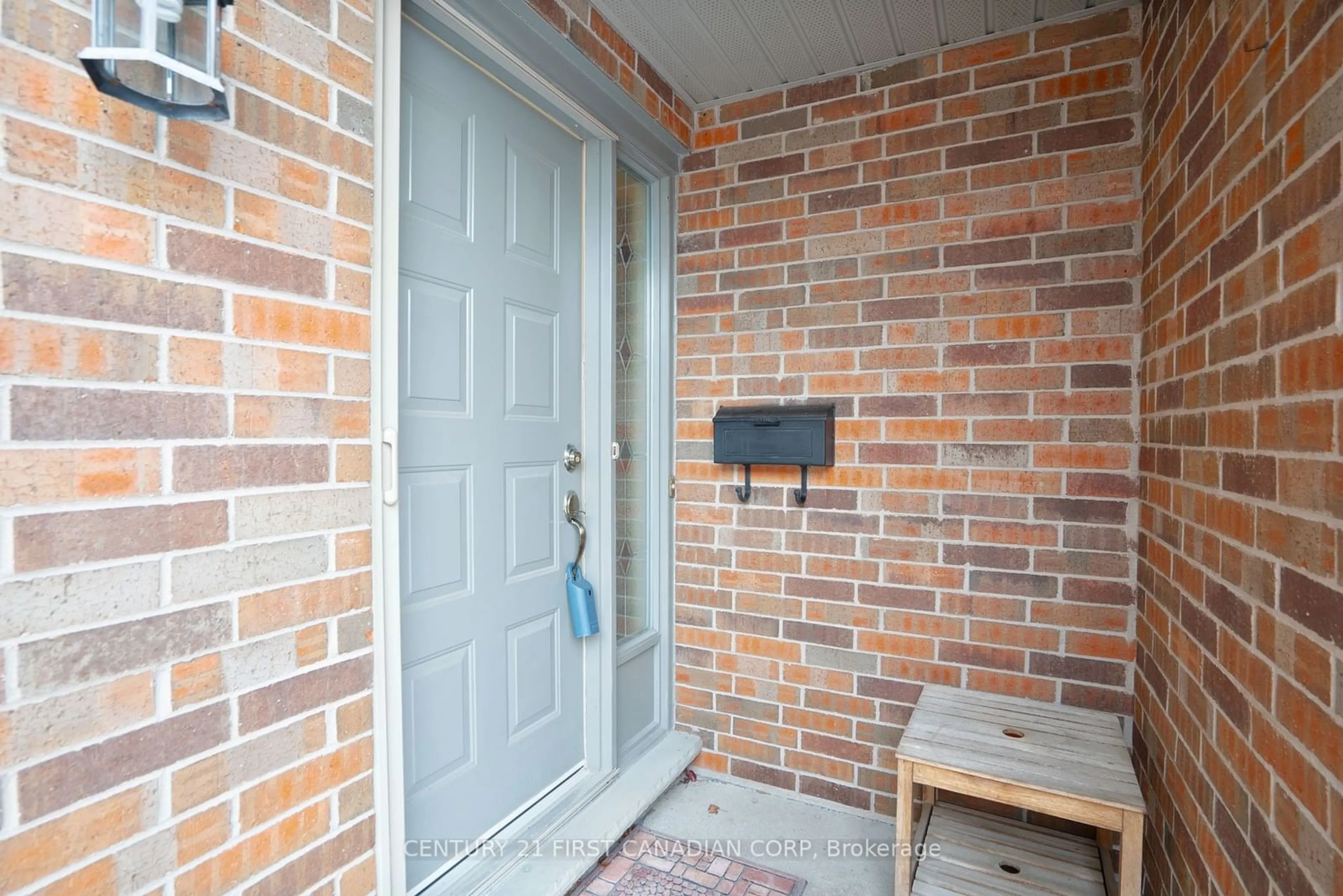 Indoor entryway for 70 Sunnyside Dr #28, London Ontario N5X 3W4