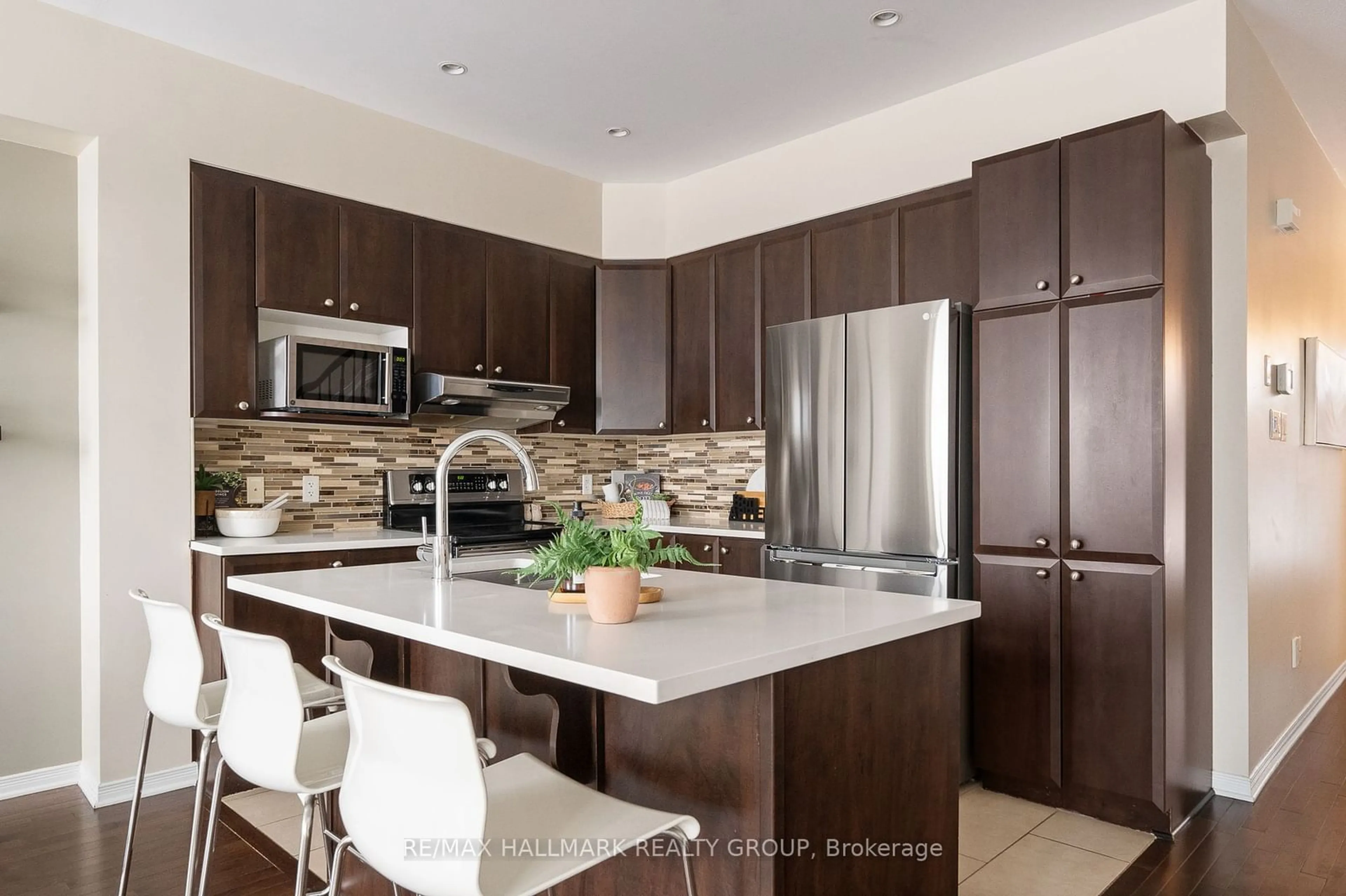 Contemporary kitchen, ceramic/tile floor for 1780 Plainridge Cres, Orleans - Cumberland and Area Ontario K4A 0L9