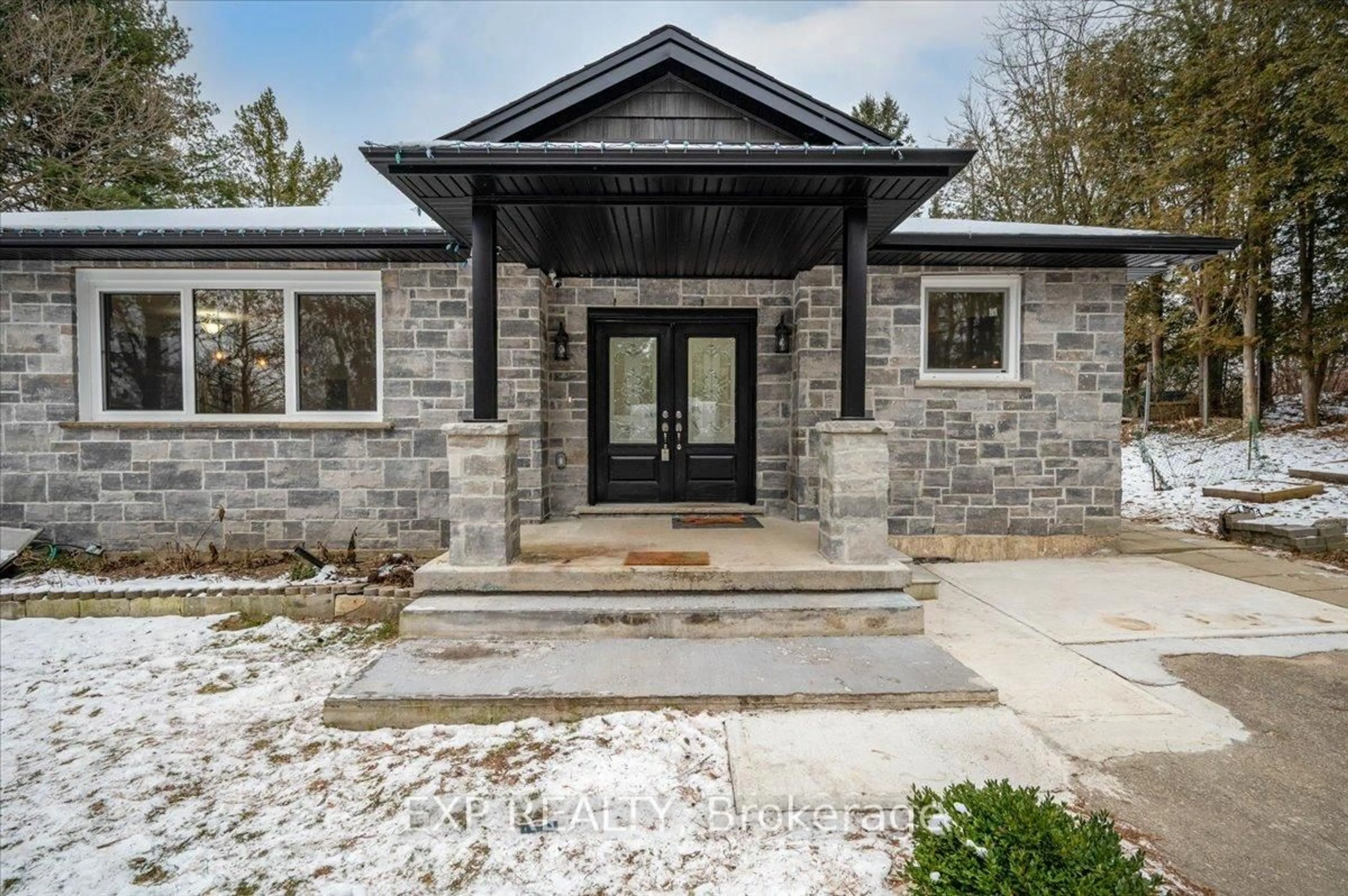 Home with brick exterior material, street for 308 Governors Rd, Brant Ontario N3L 3E1