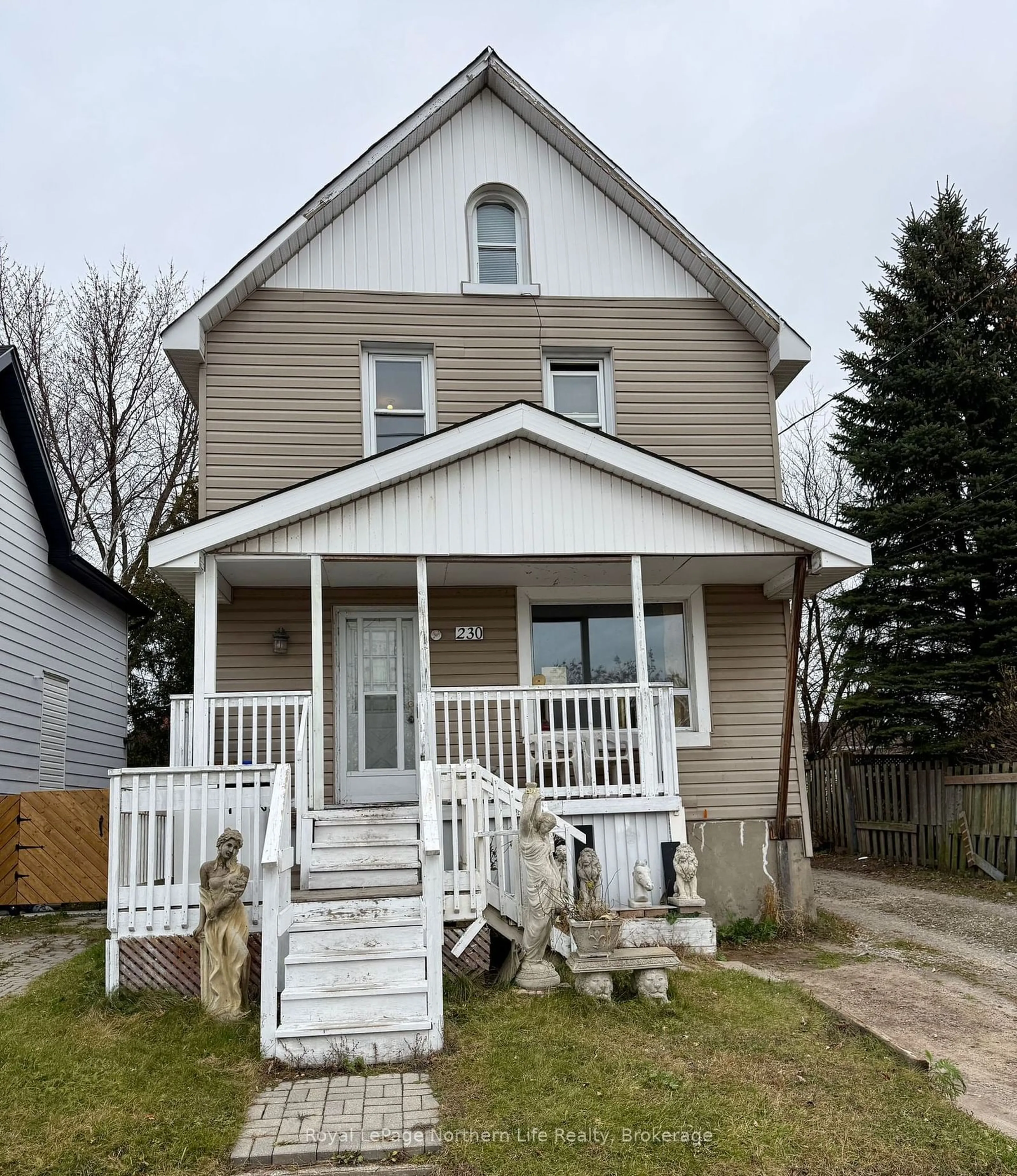 Home with vinyl exterior material, street for 230 THIRD Ave, North Bay Ontario P1B 3M4