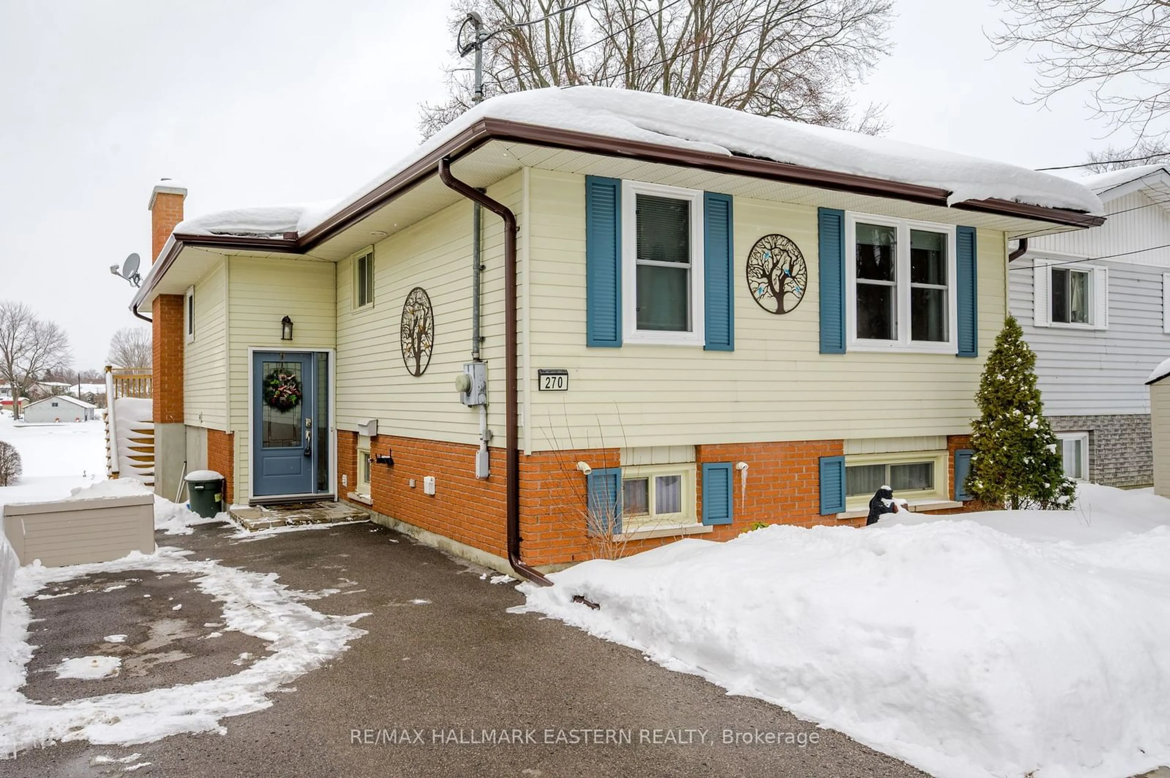 Home with vinyl exterior material, street for 270 Sherin Ave, Peterborough Ontario K9J 1B6