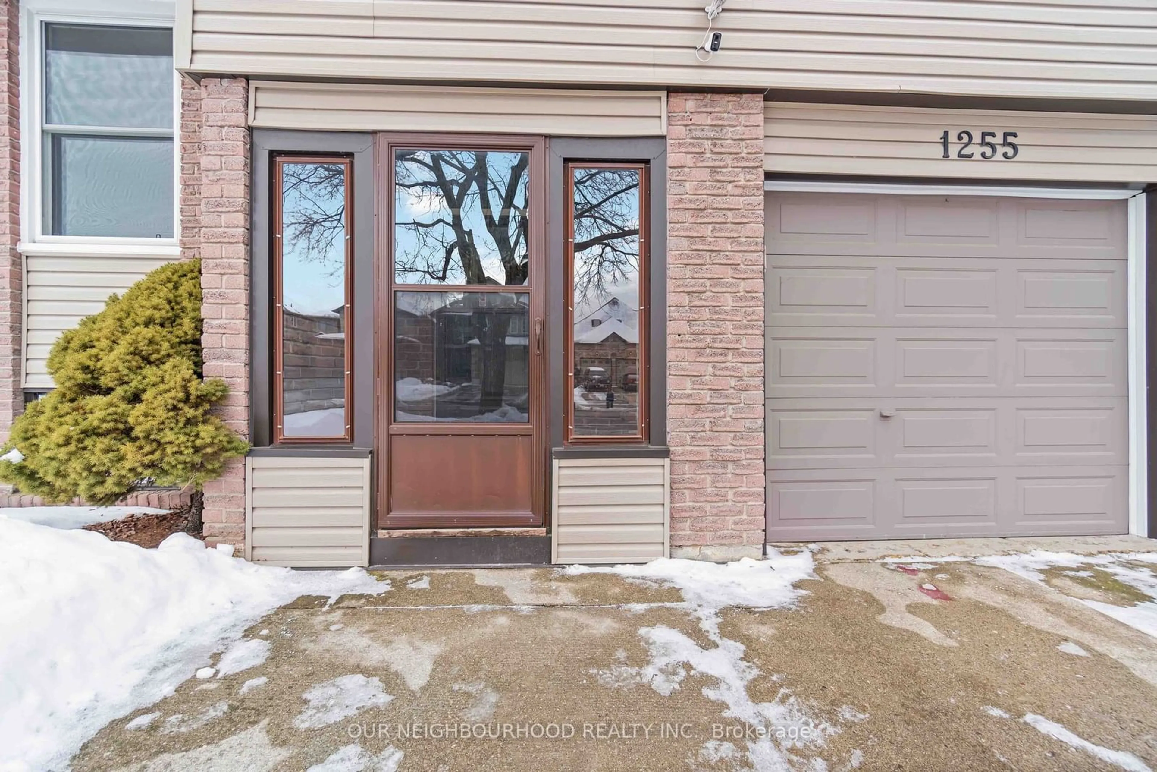 Indoor entryway for 1255 Dunbar Rd, Cambridge Ontario N3H 4Z6