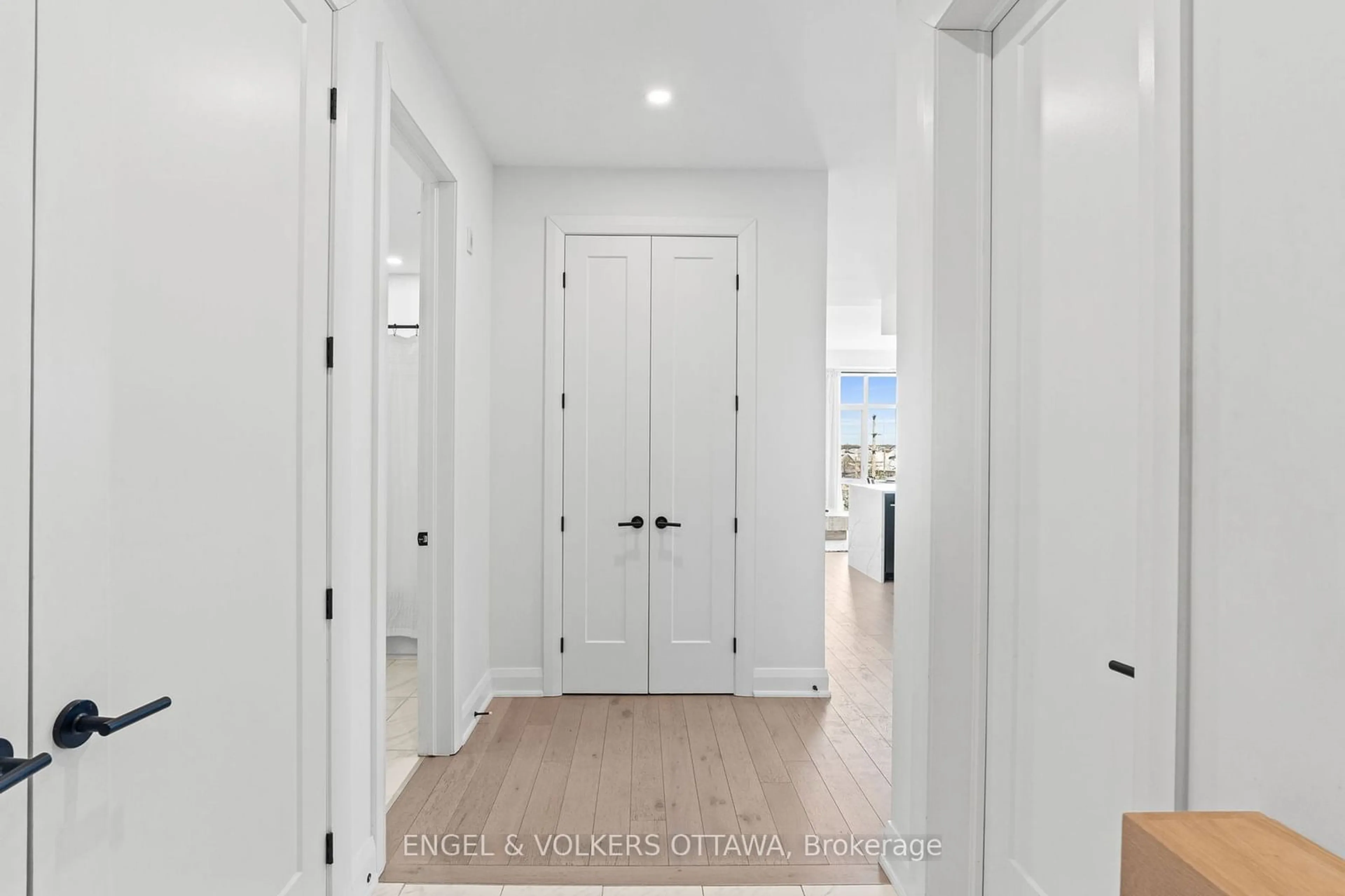 Indoor entryway for 100 Cortile Private #301, Blossom Park - Airport and Area Ontario K1V 2S8