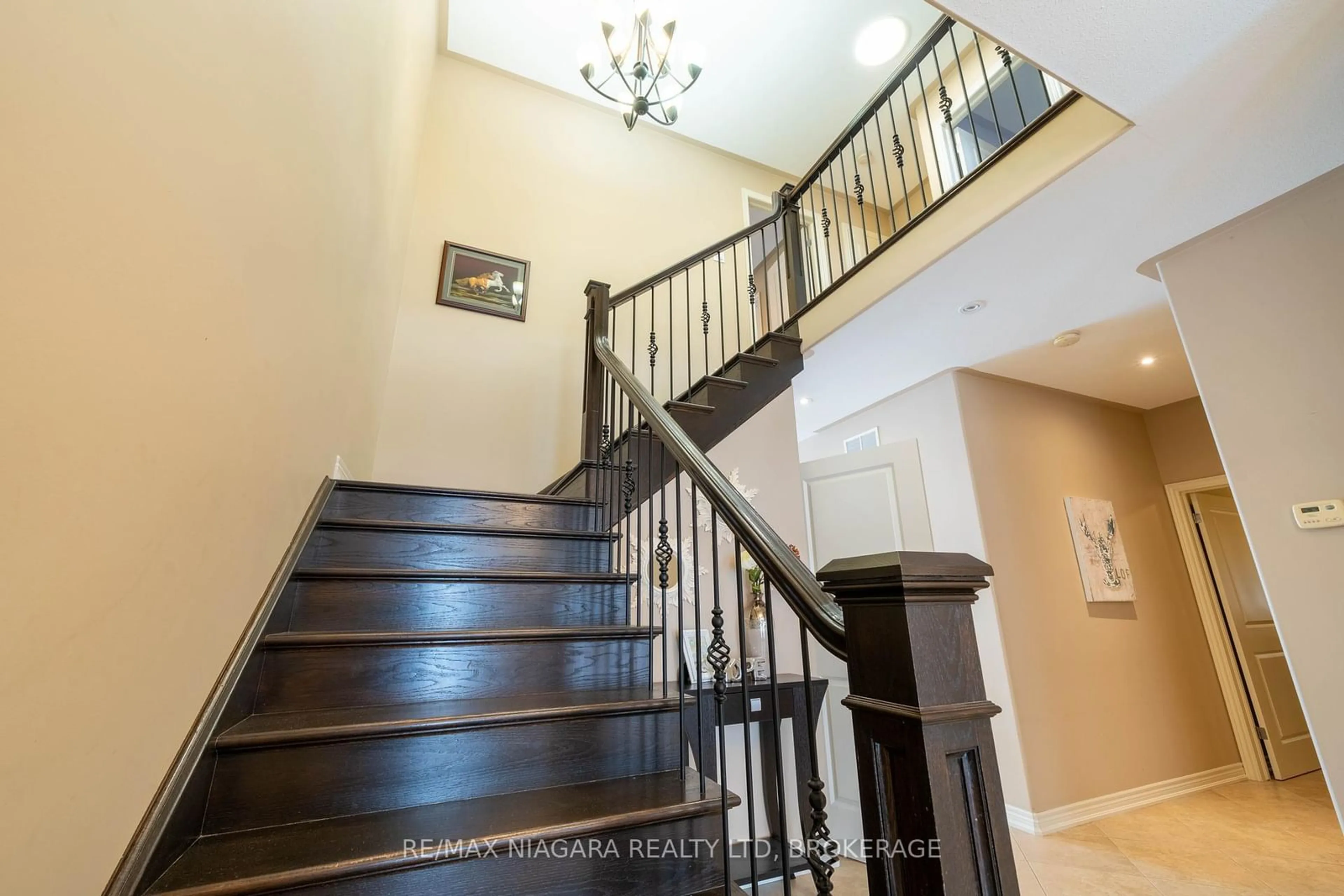 Stairs for 7102 ST MICHAEL Ave, Niagara Falls Ontario L2H 3N5