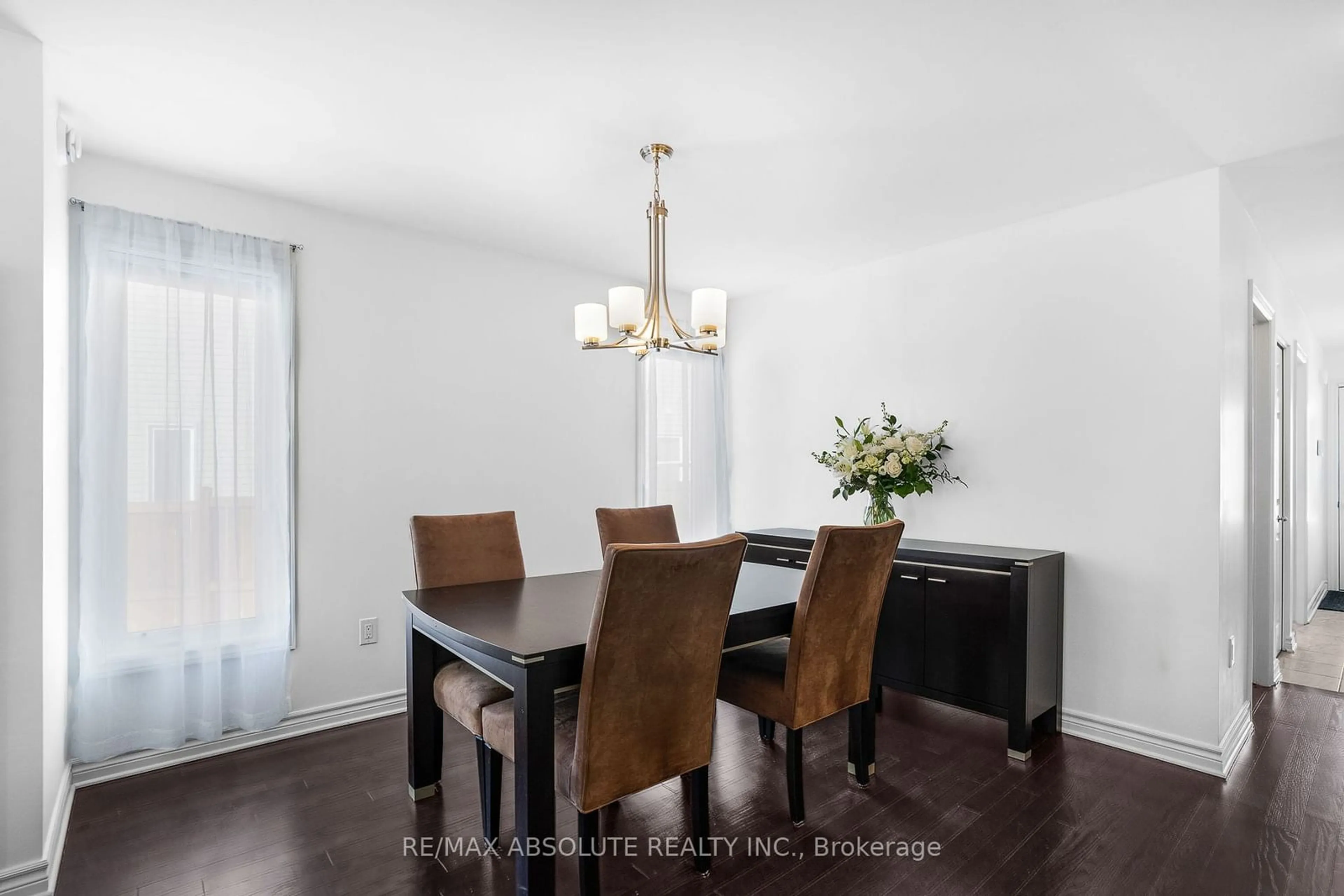 Dining room, wood/laminate floor for 625 Robert St, Clarence-Rockland Ontario K4K 0J8