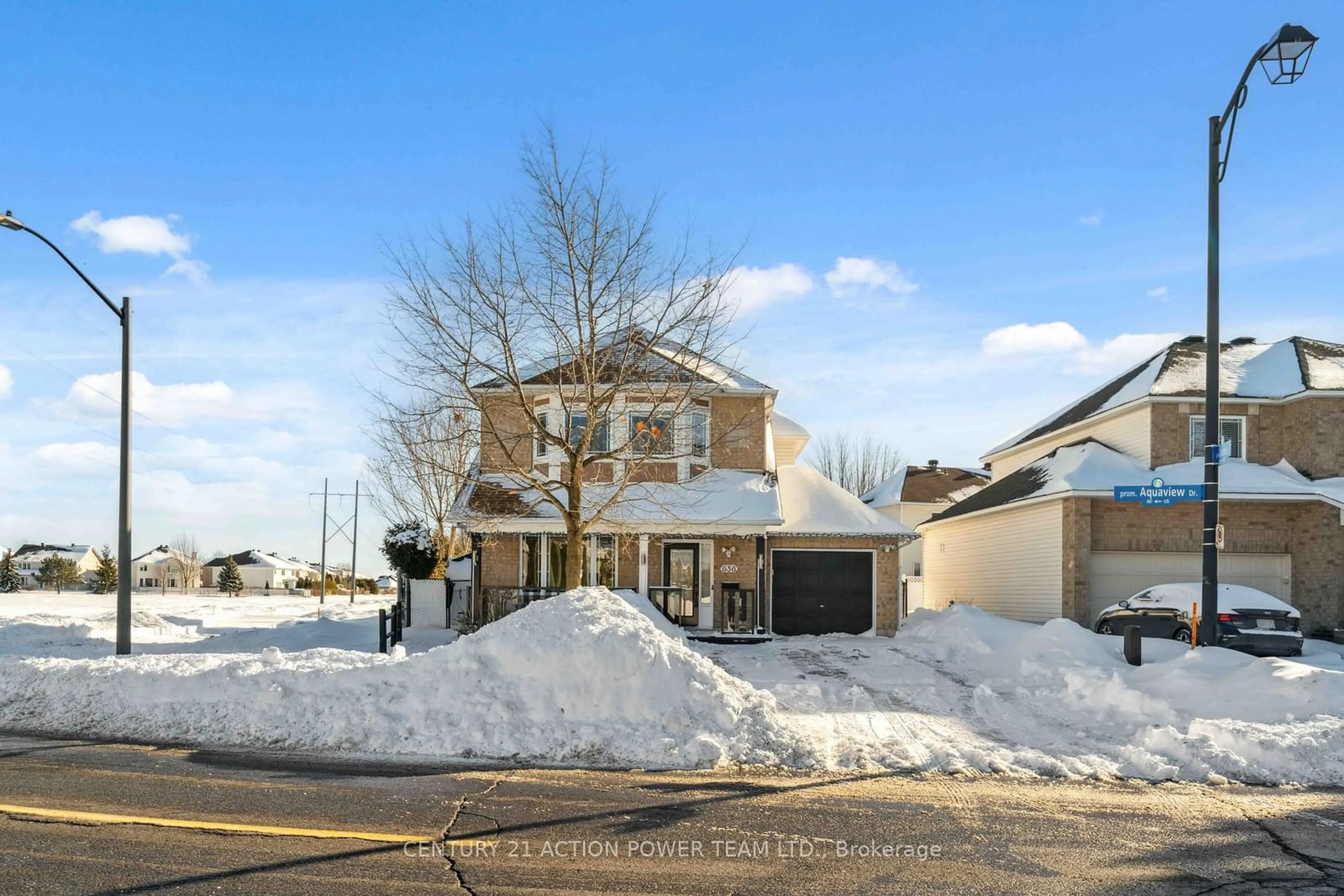 A pic from outside/outdoor area/front of a property/back of a property/a pic from drone, street for 636 Aquaview Dr, Orleans - Cumberland and Area Ontario K4A 4W2