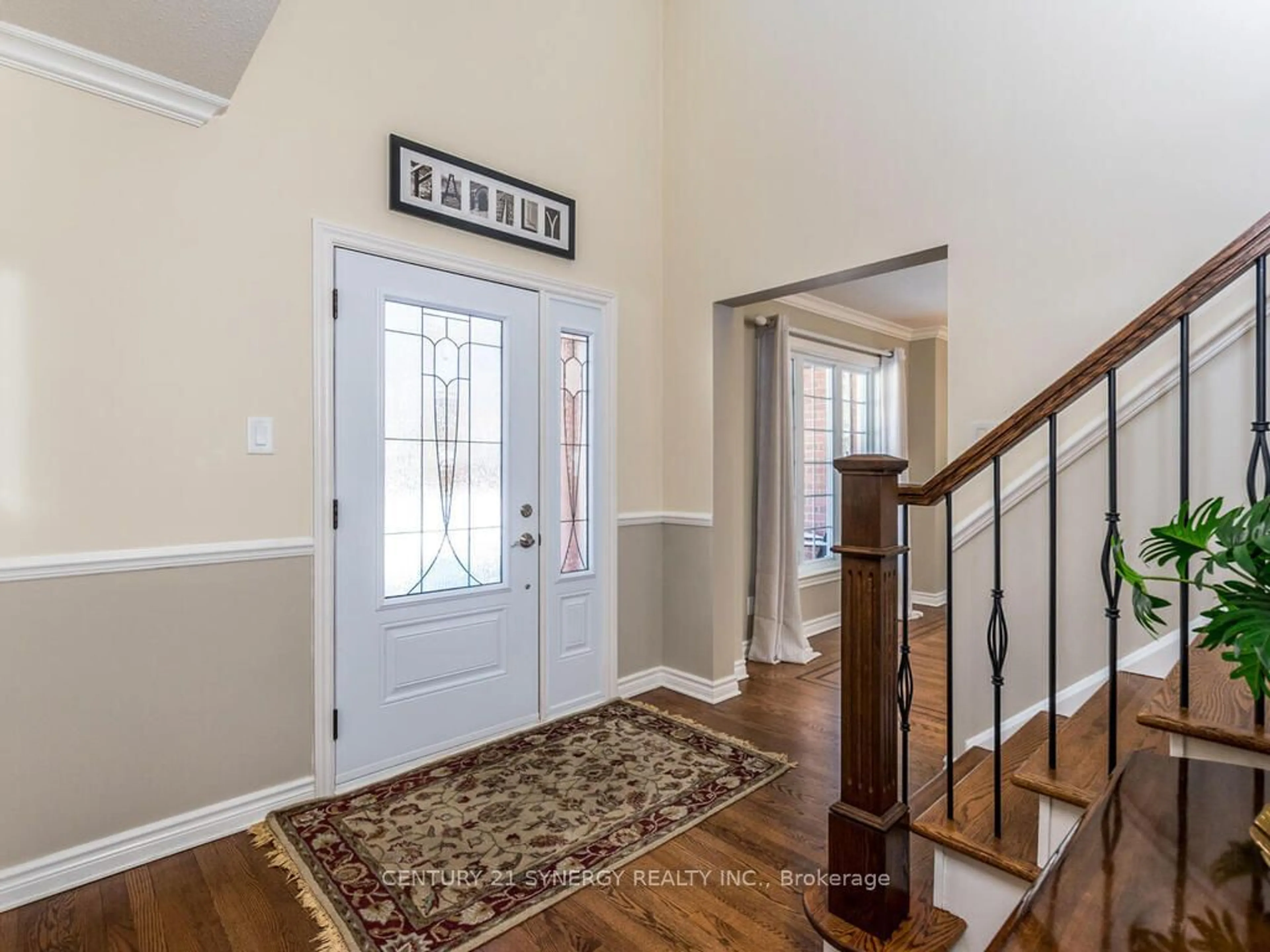 Indoor entryway for 10 Forest Heights Ave, Stittsville - Munster - Richmond Ontario K2S 0R4