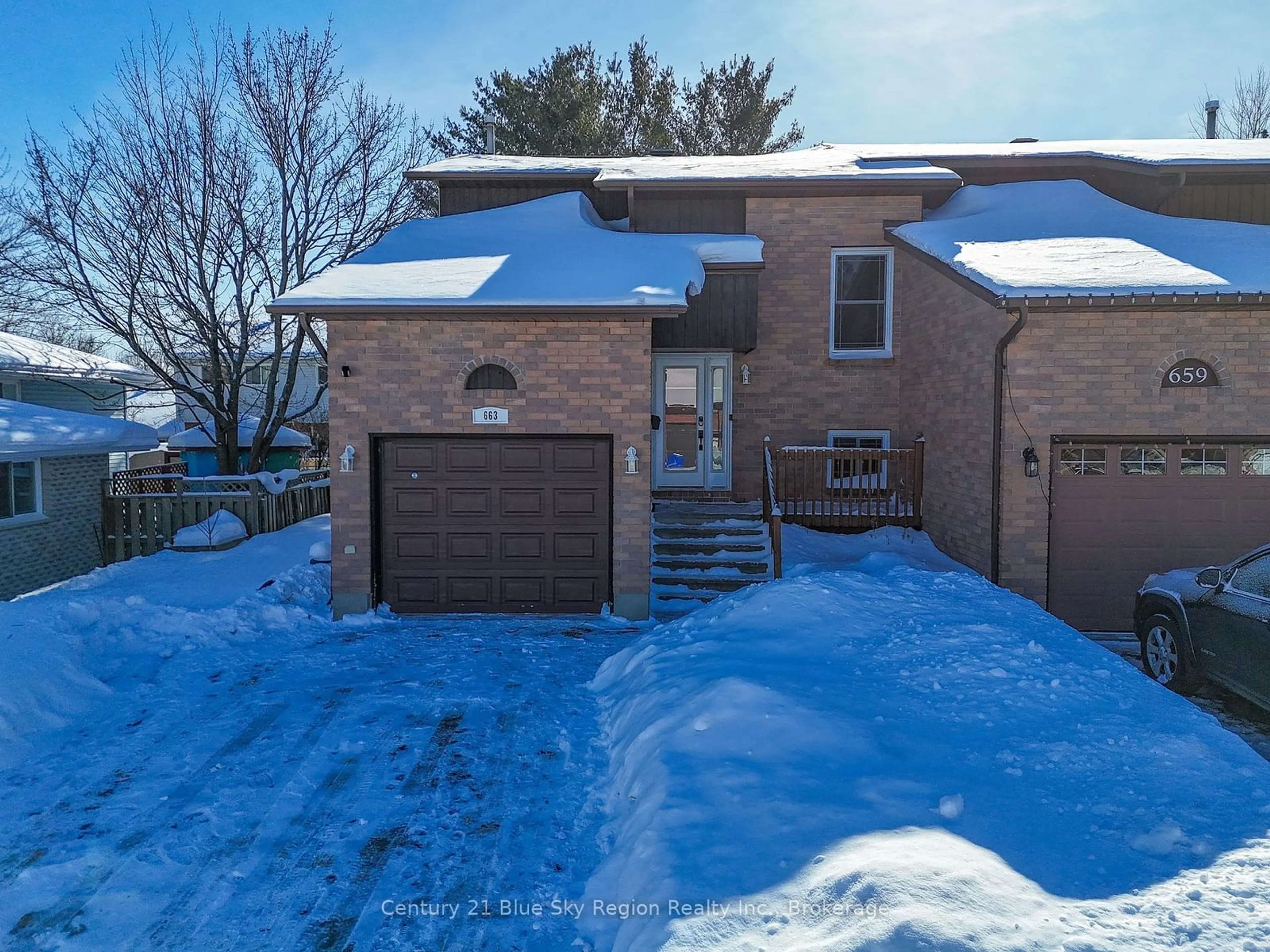 A pic from outside/outdoor area/front of a property/back of a property/a pic from drone, street for 663 Bromley Ave, North Bay Ontario P1B 9H9