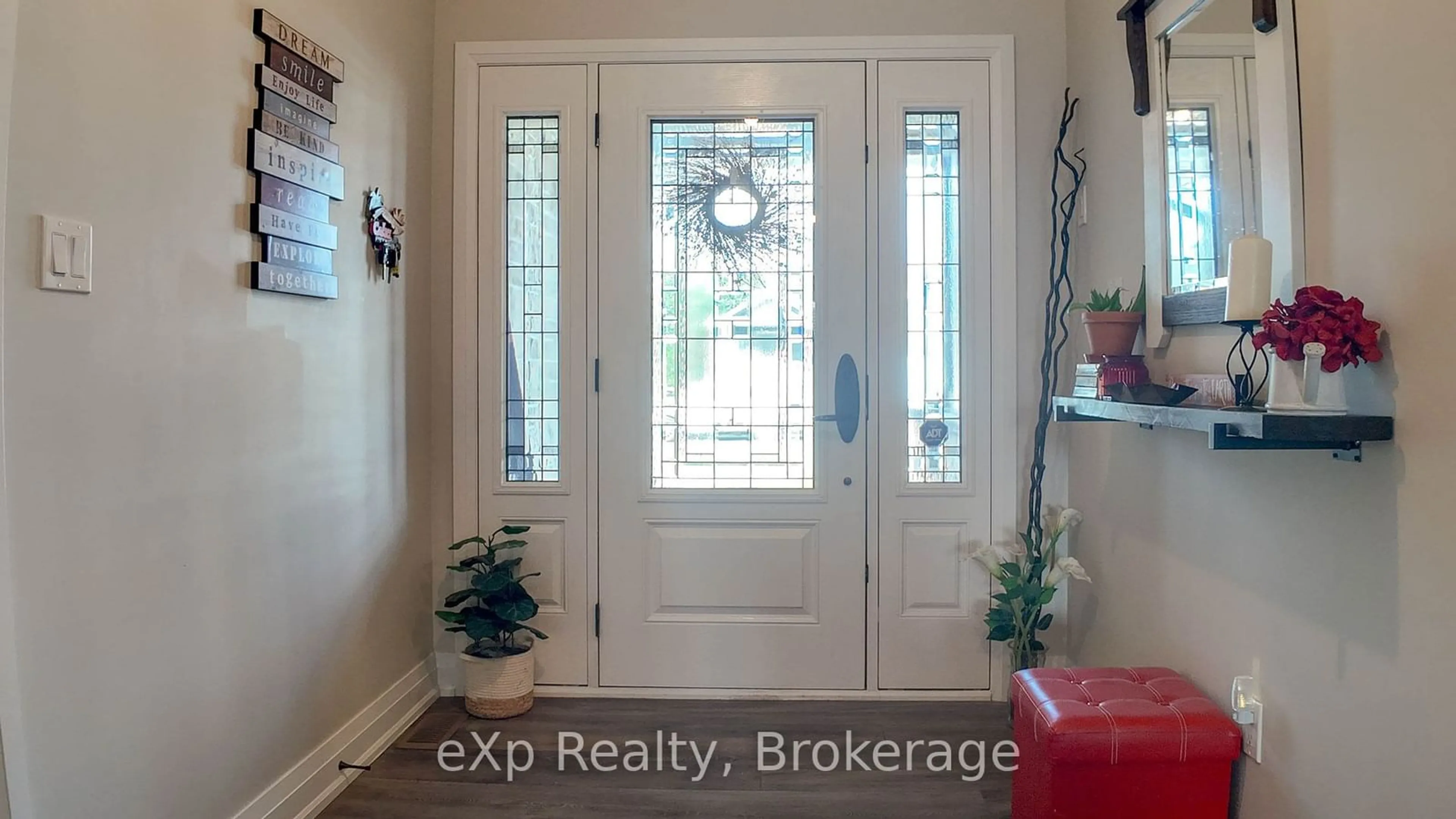 Indoor entryway for 628 26th Ave, Hanover Ontario N4N 0C2