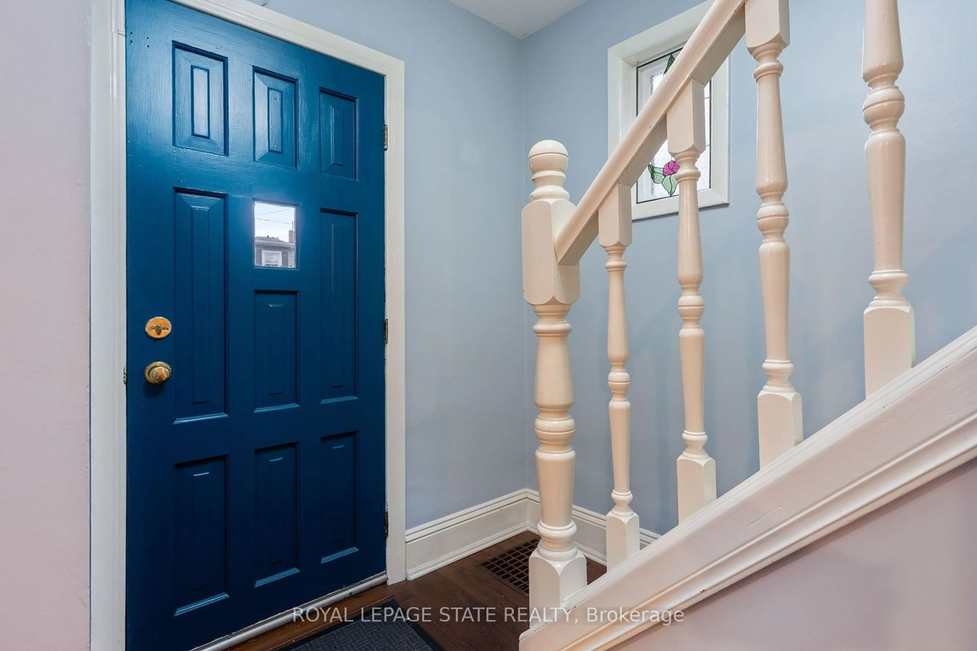 Indoor entryway for 50 Alpine Ave, Hamilton Ontario L9A 1A5