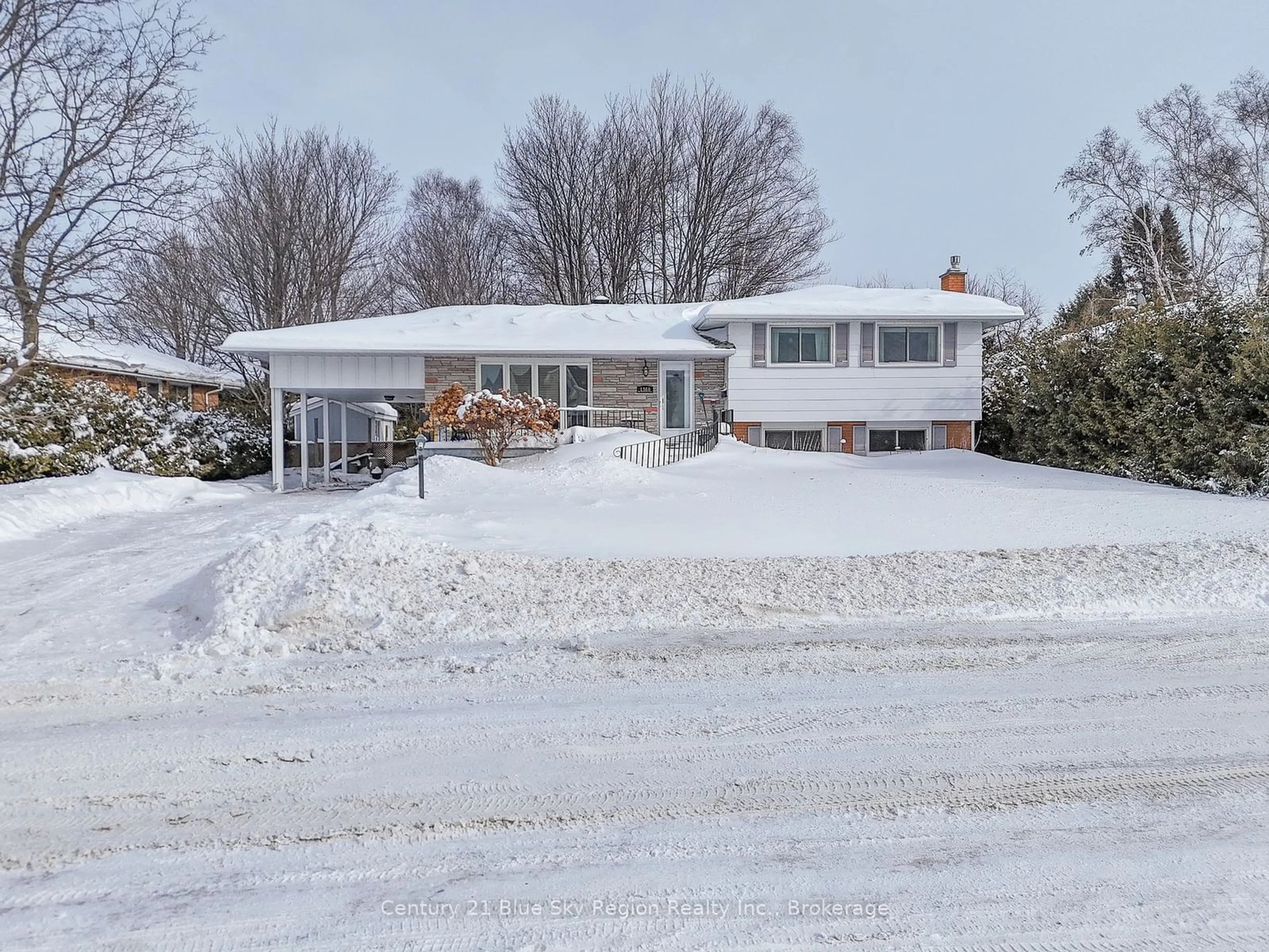 A pic from outside/outdoor area/front of a property/back of a property/a pic from drone, street for 1360 Cedargrove Dr, North Bay Ontario P1B 4S2