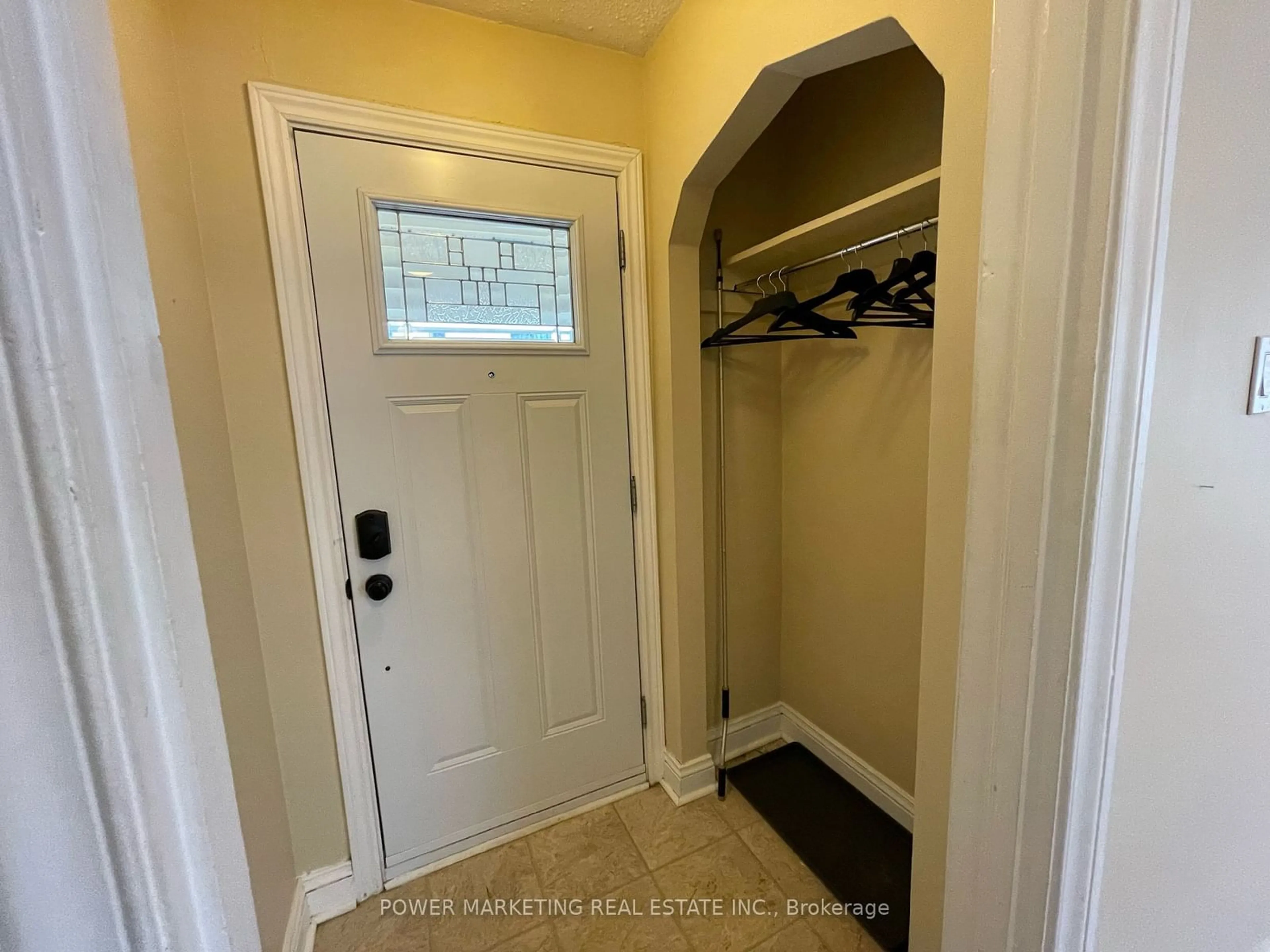 Indoor entryway for 21 PERKINS St, West Centre Town Ontario K1R 7G4