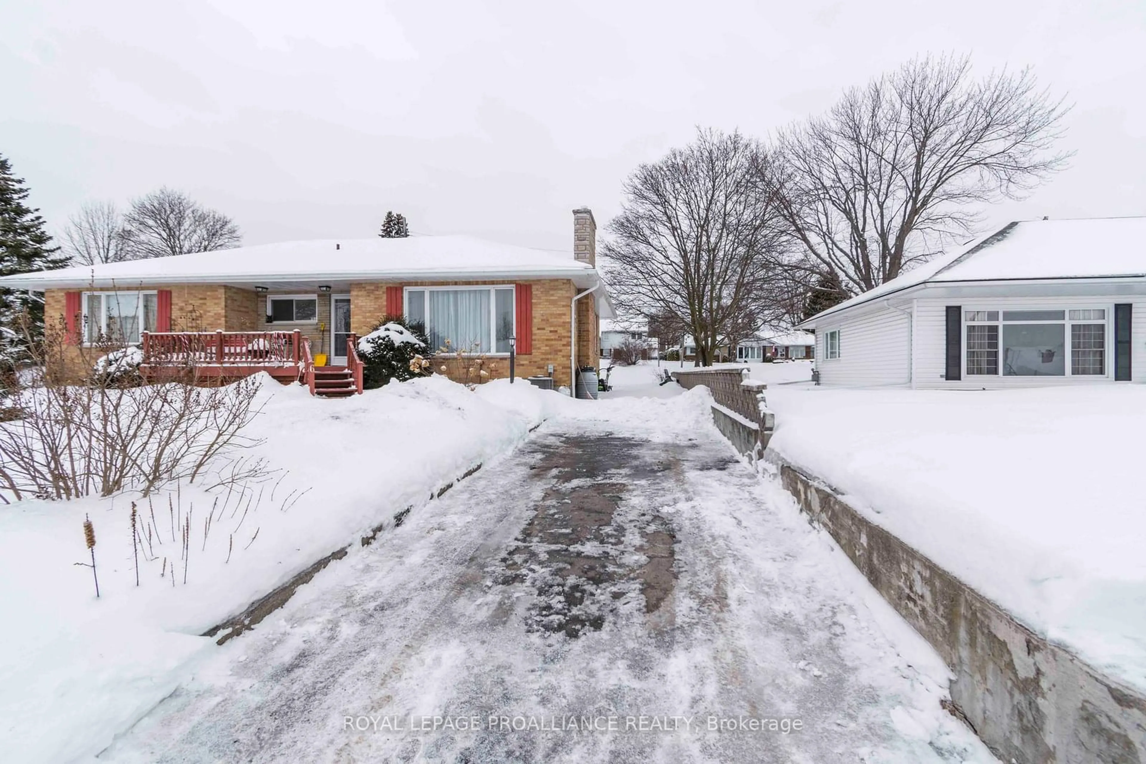 A pic from outside/outdoor area/front of a property/back of a property/a pic from drone, street for 6 Hillcrest St, Quinte West Ontario K8V 5L2