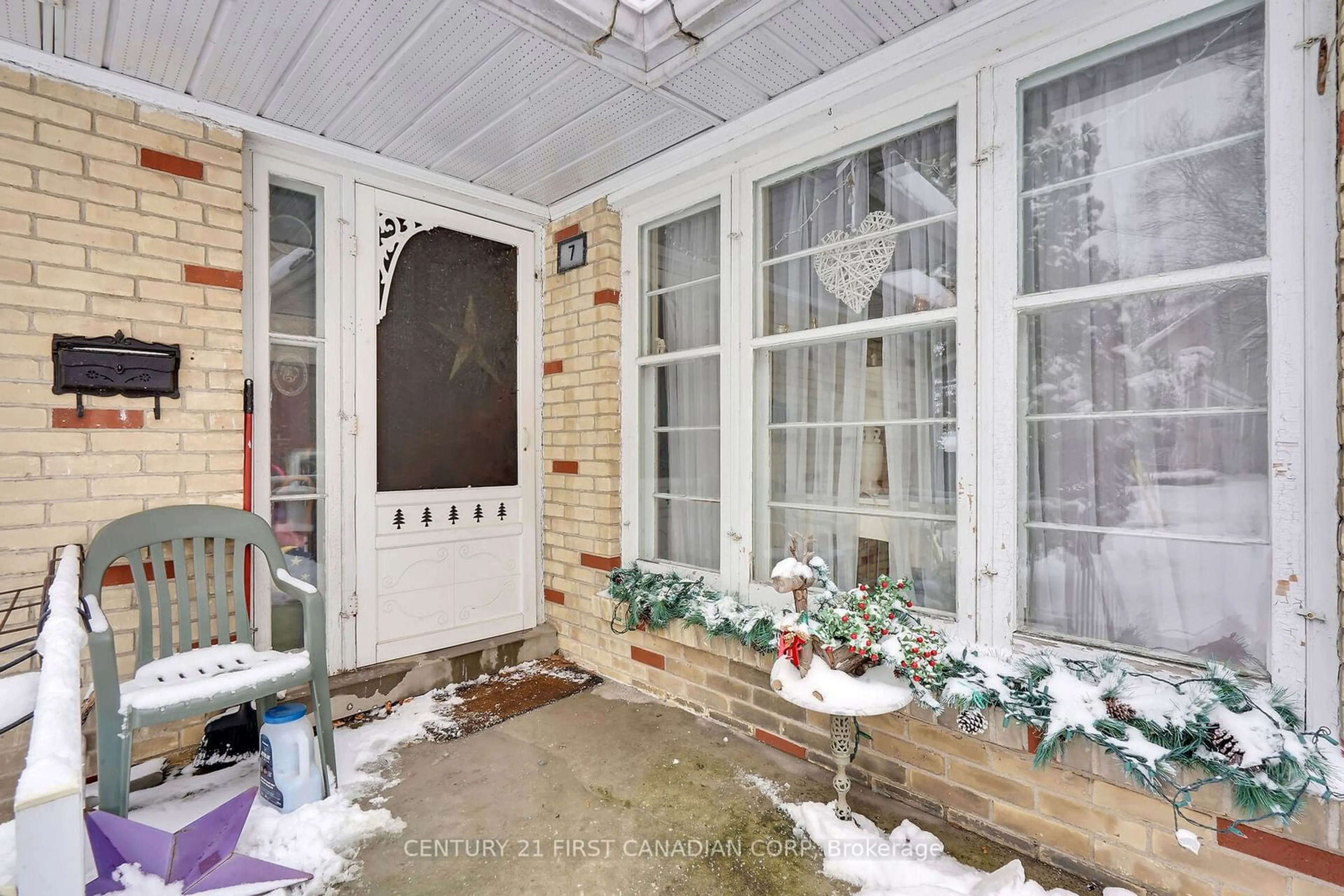 Indoor entryway for 7 Beechwood Pl, London Ontario N6C 1H8