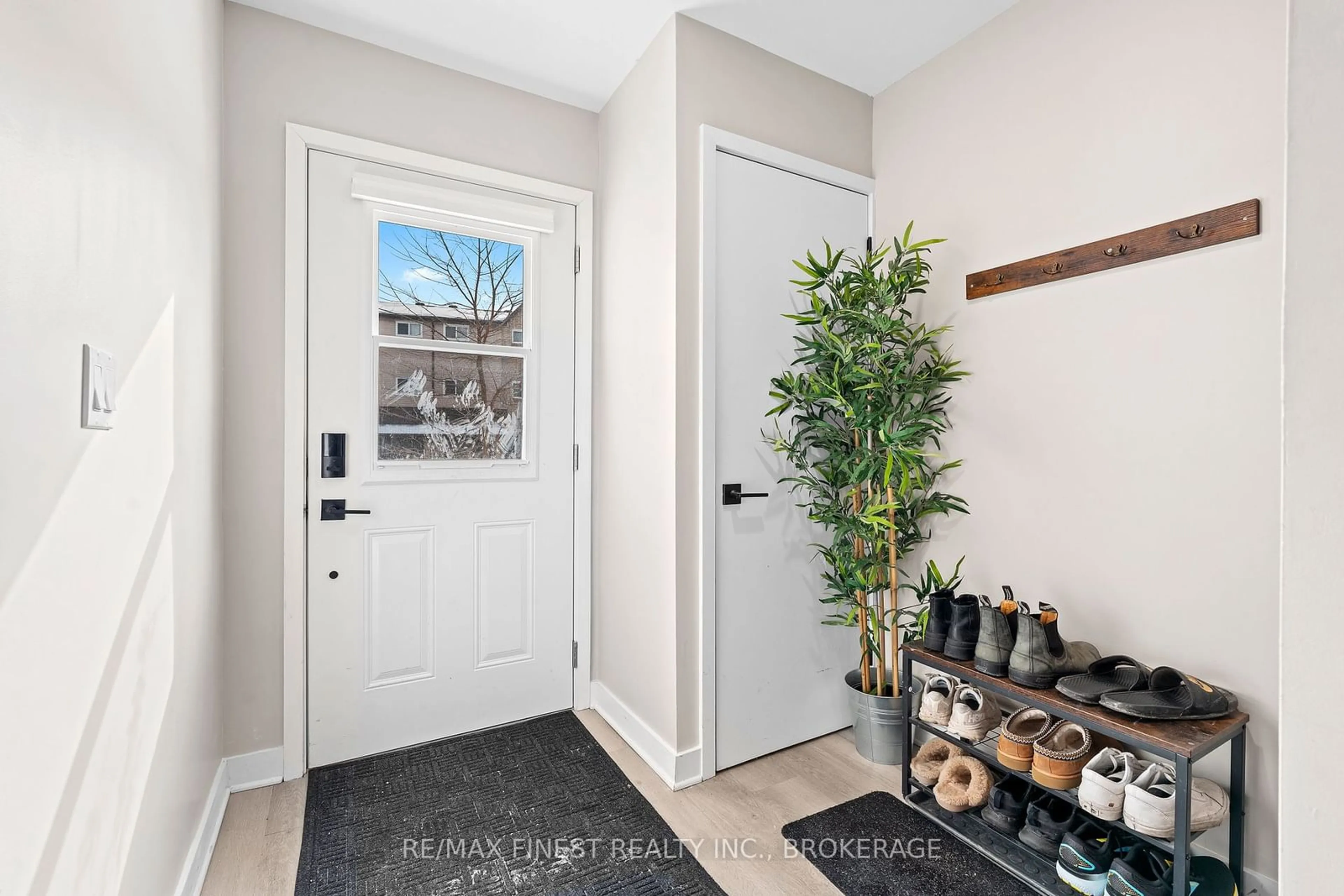 Indoor entryway for 1097 Craig Lane, Kingston Ontario K7M 7W6