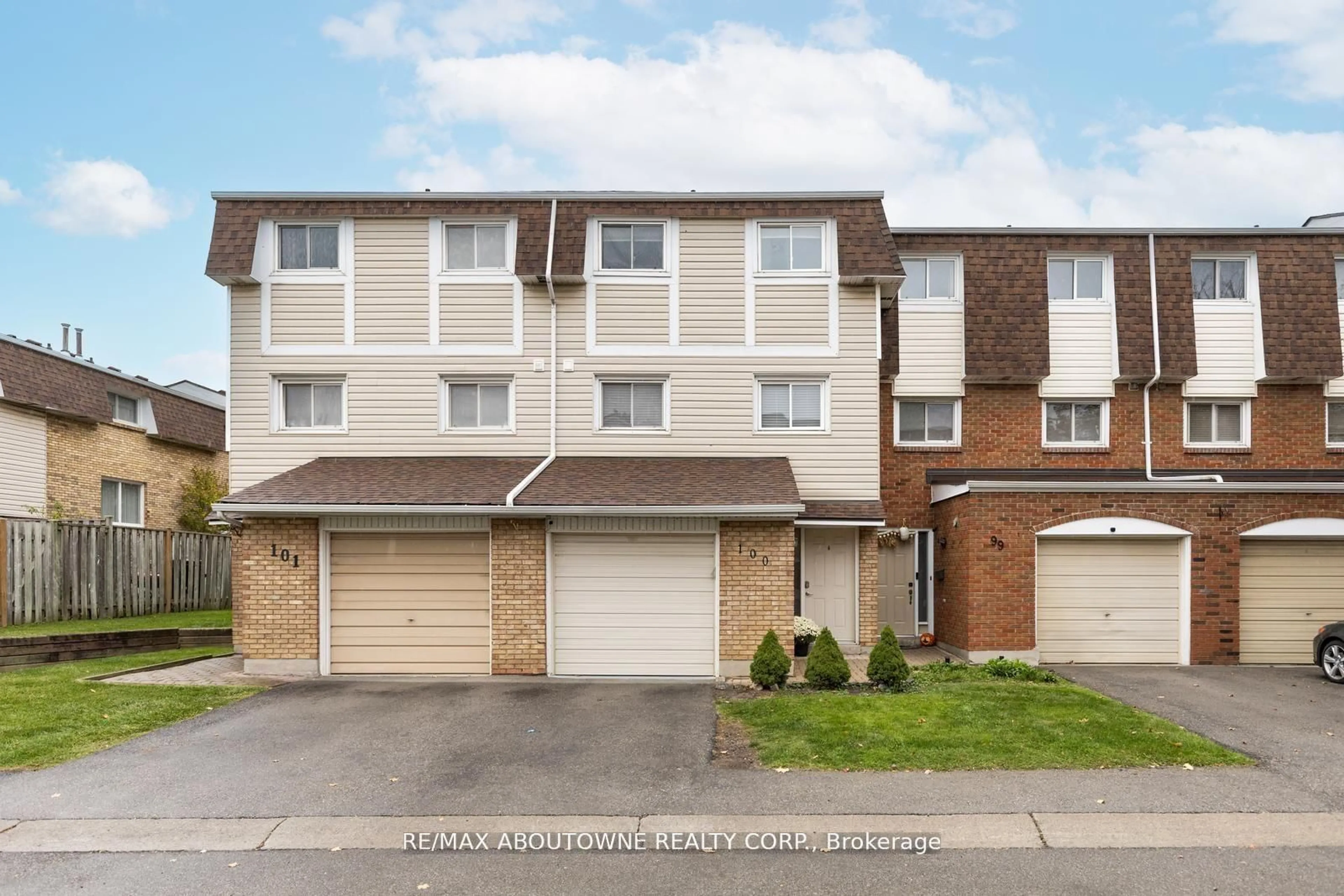 Unknown for 11 Harrisford St #100, Hamilton Ontario L8K 6L7