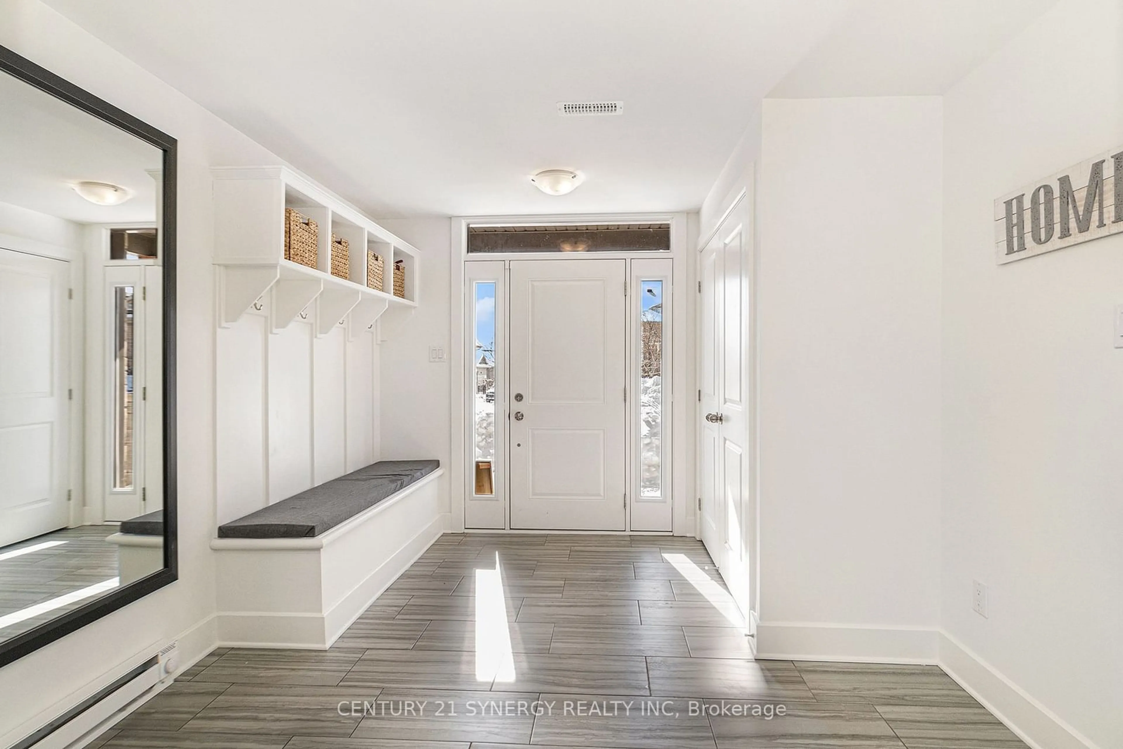 Indoor entryway for 156 Salisbury St, Carp - Huntley Ward Ontario K0A 1L0