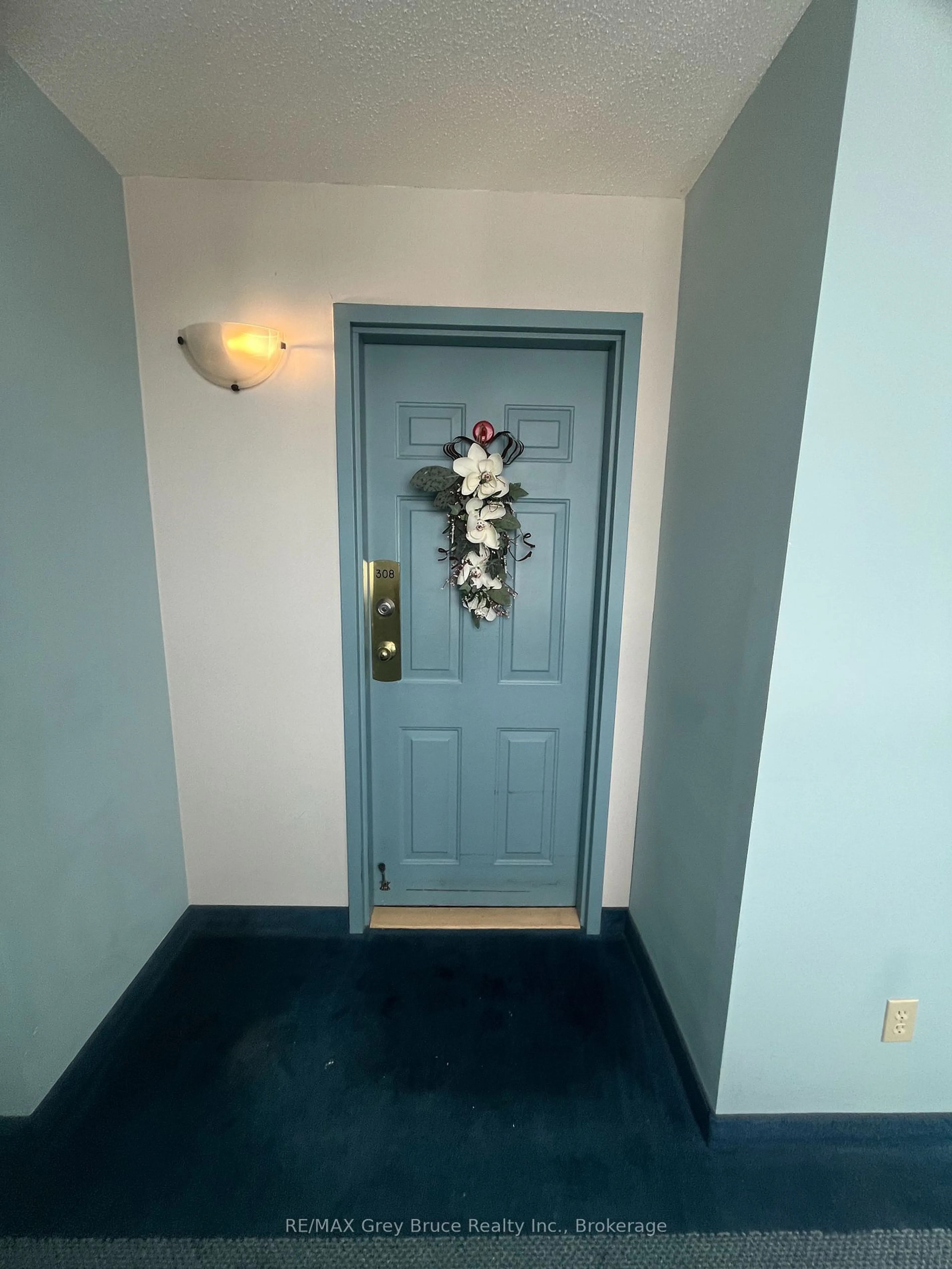 Indoor entryway for 34 Bayfield St #308, Meaford Ontario N4L 1Y2