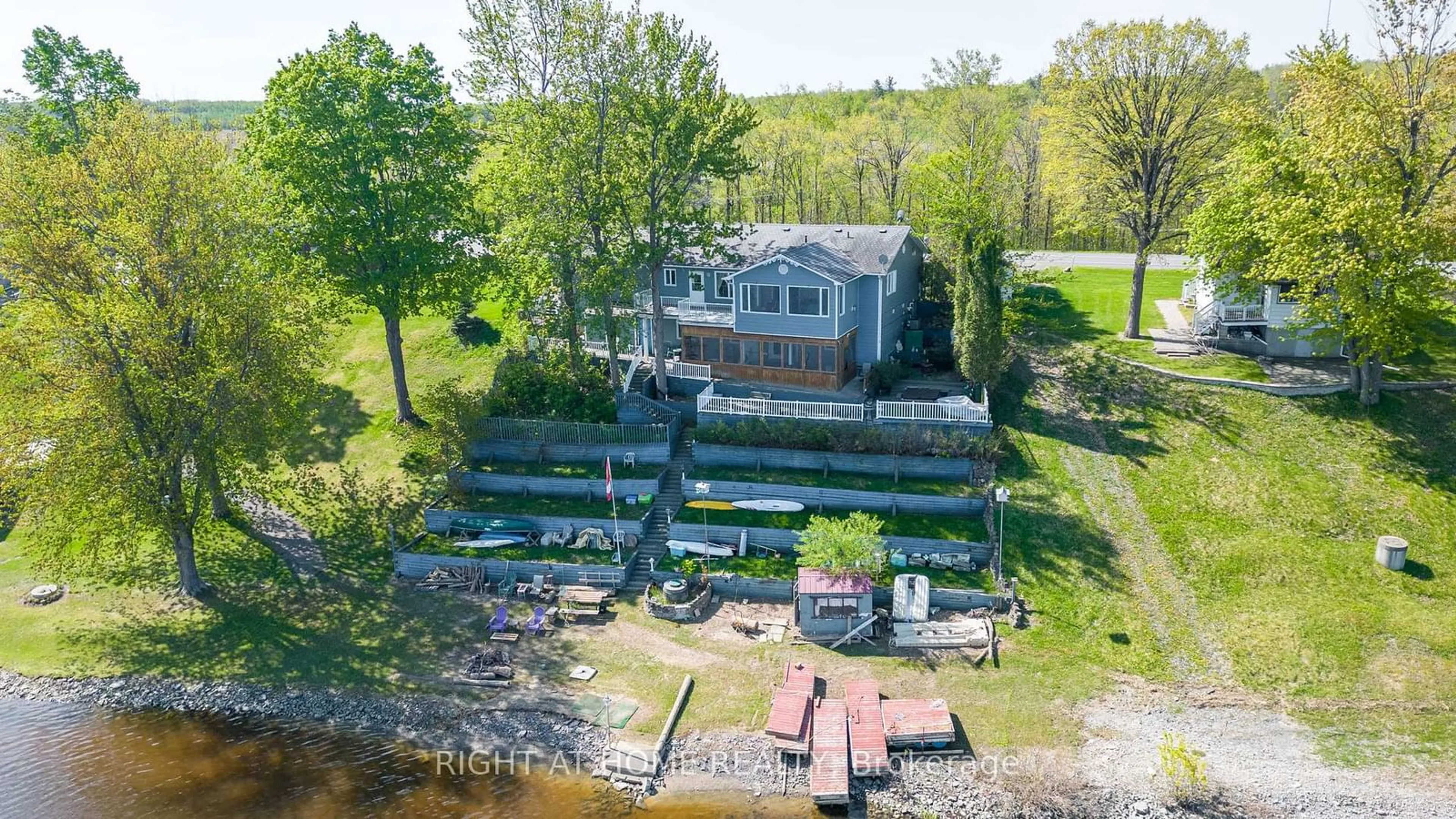 A pic from outside/outdoor area/front of a property/back of a property/a pic from drone, water/lake/river/ocean view for 2991 Old Highway 17 Rd, Clarence-Rockland Ontario K4K 1W1