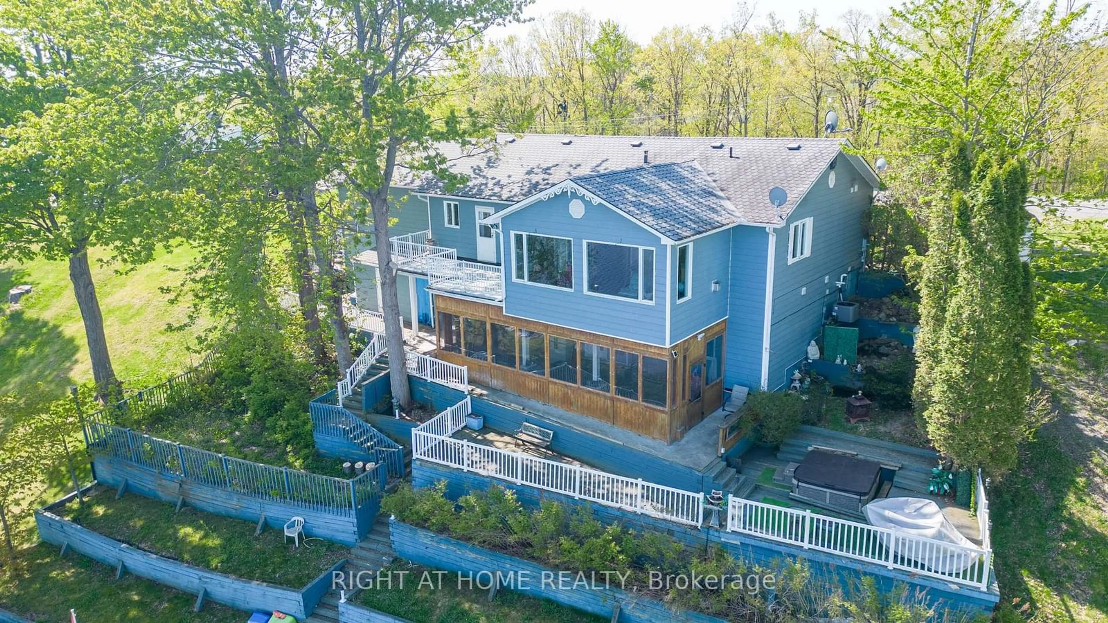 A pic from outside/outdoor area/front of a property/back of a property/a pic from drone, water/lake/river/ocean view for 2991 Old Highway 17 Rd, Clarence-Rockland Ontario K4K 1W1