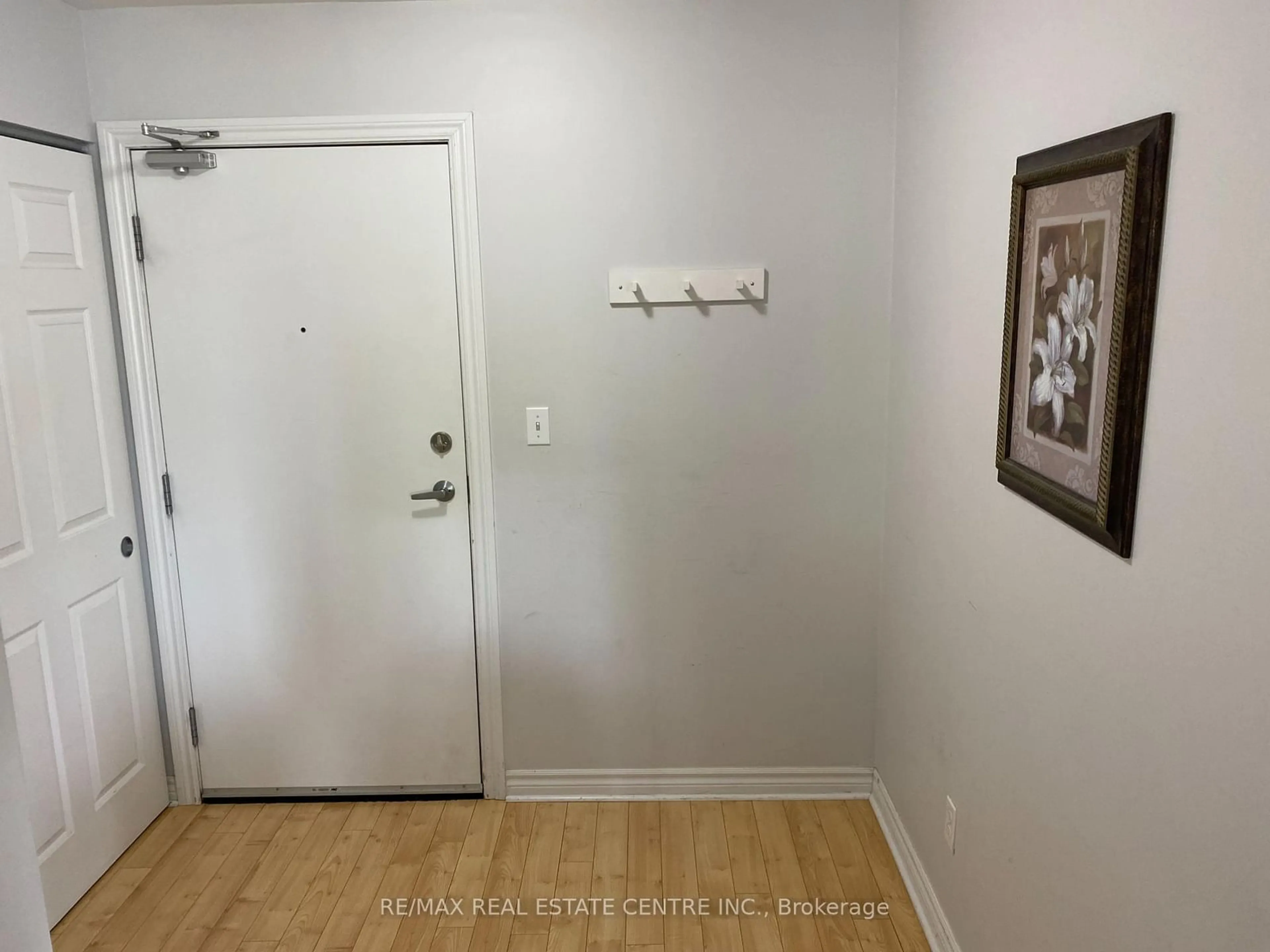 Indoor entryway for 170 Water St #408, Cambridge Ontario N1R 3B6