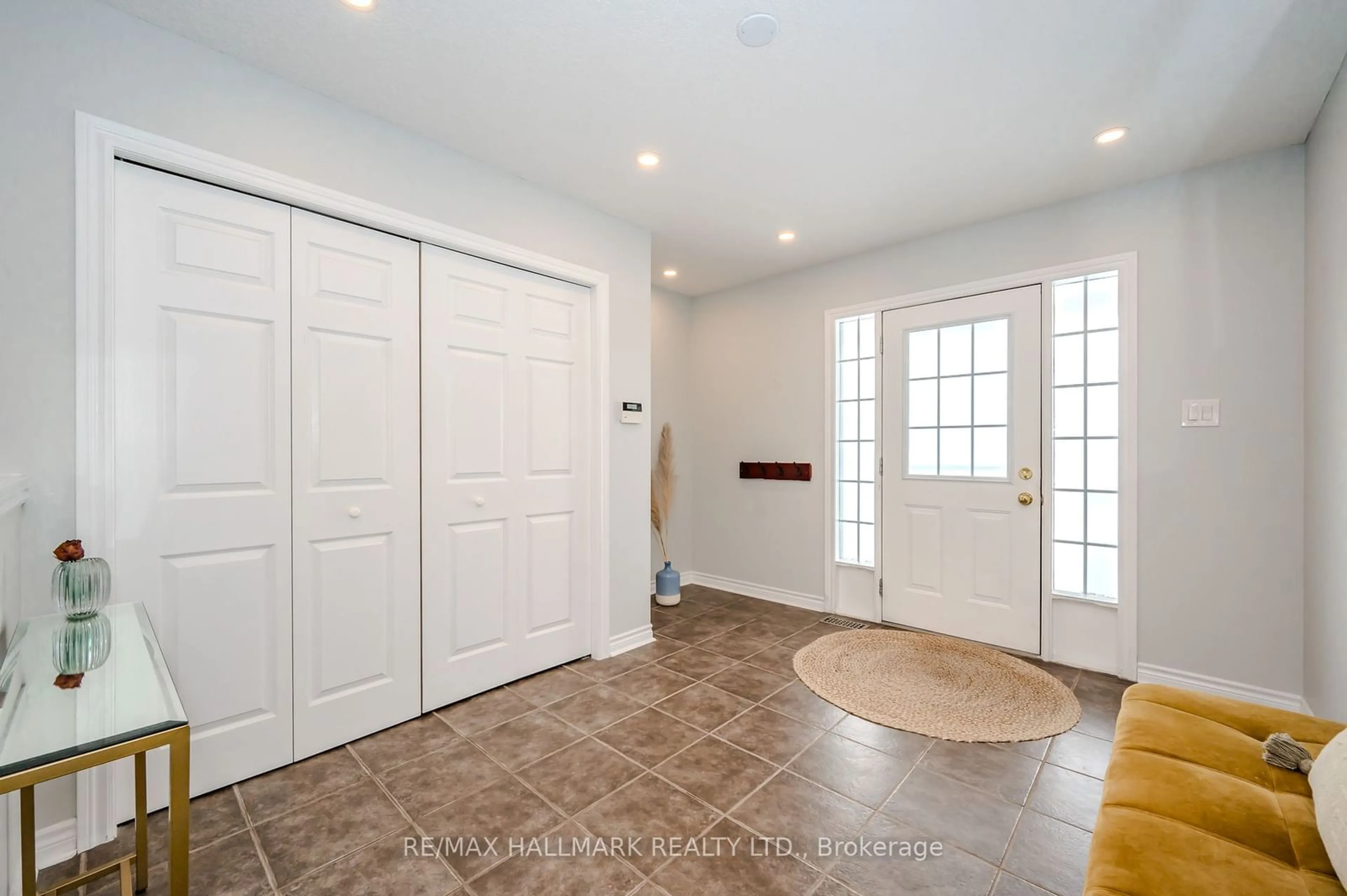 Indoor entryway for 21 Hilltop Rd, Guelph Ontario N1E 7L4