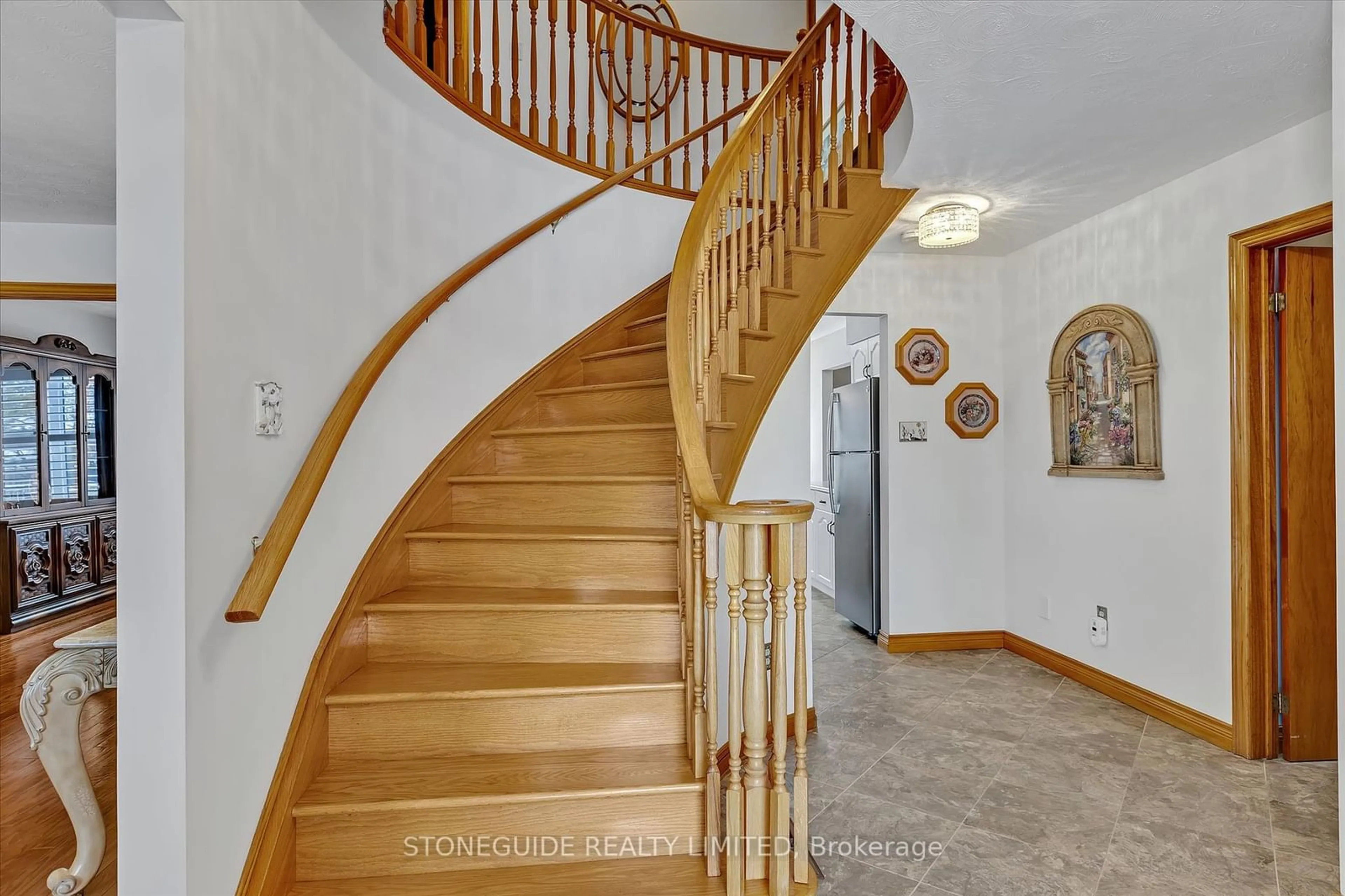 Stairs for 1910 MAPLERIDGE Dr, Peterborough Ontario K9K 2E4