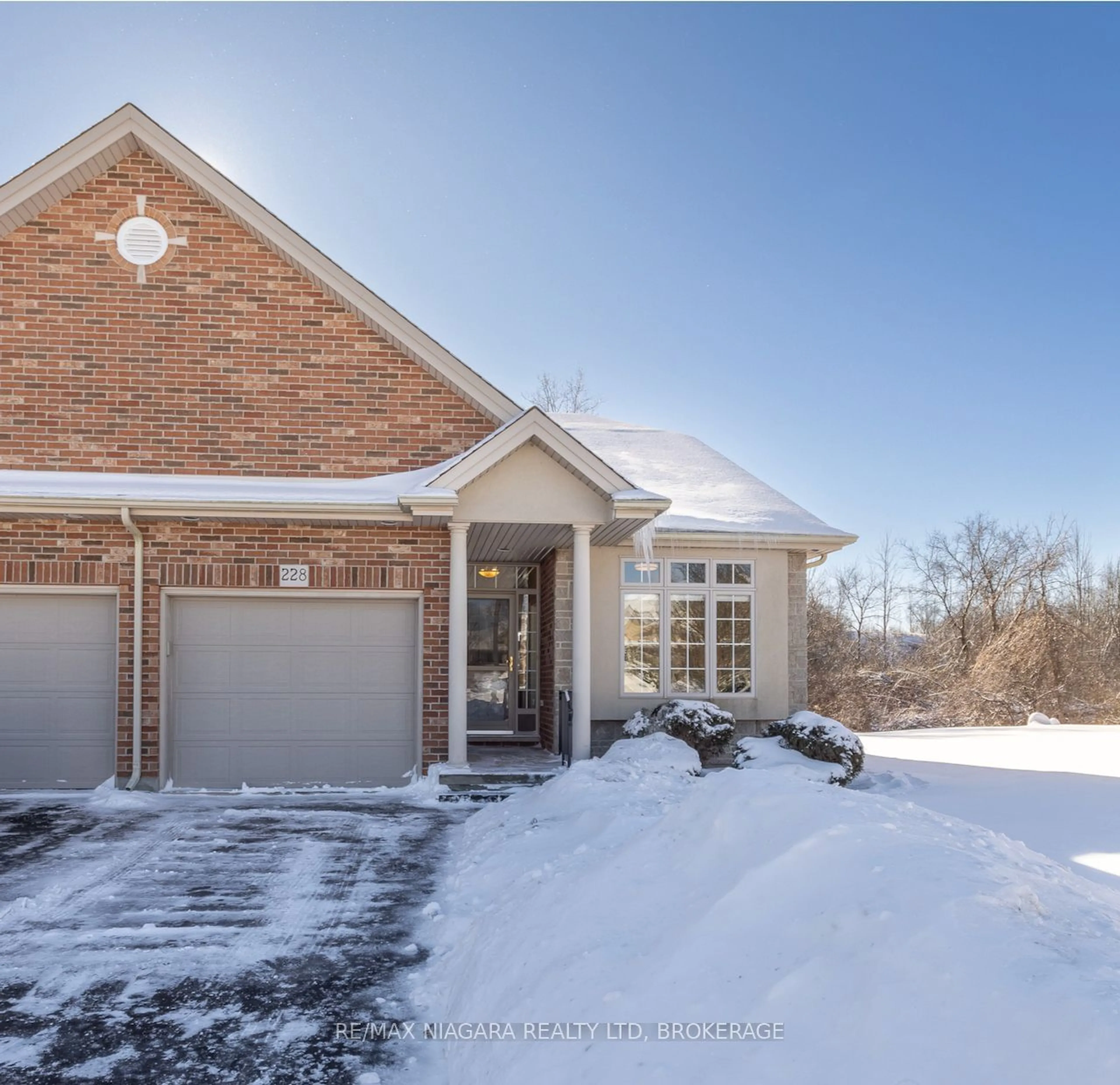 Home with brick exterior material, street for 228 Willowlanding Crt, Welland Ontario L3C 7L8