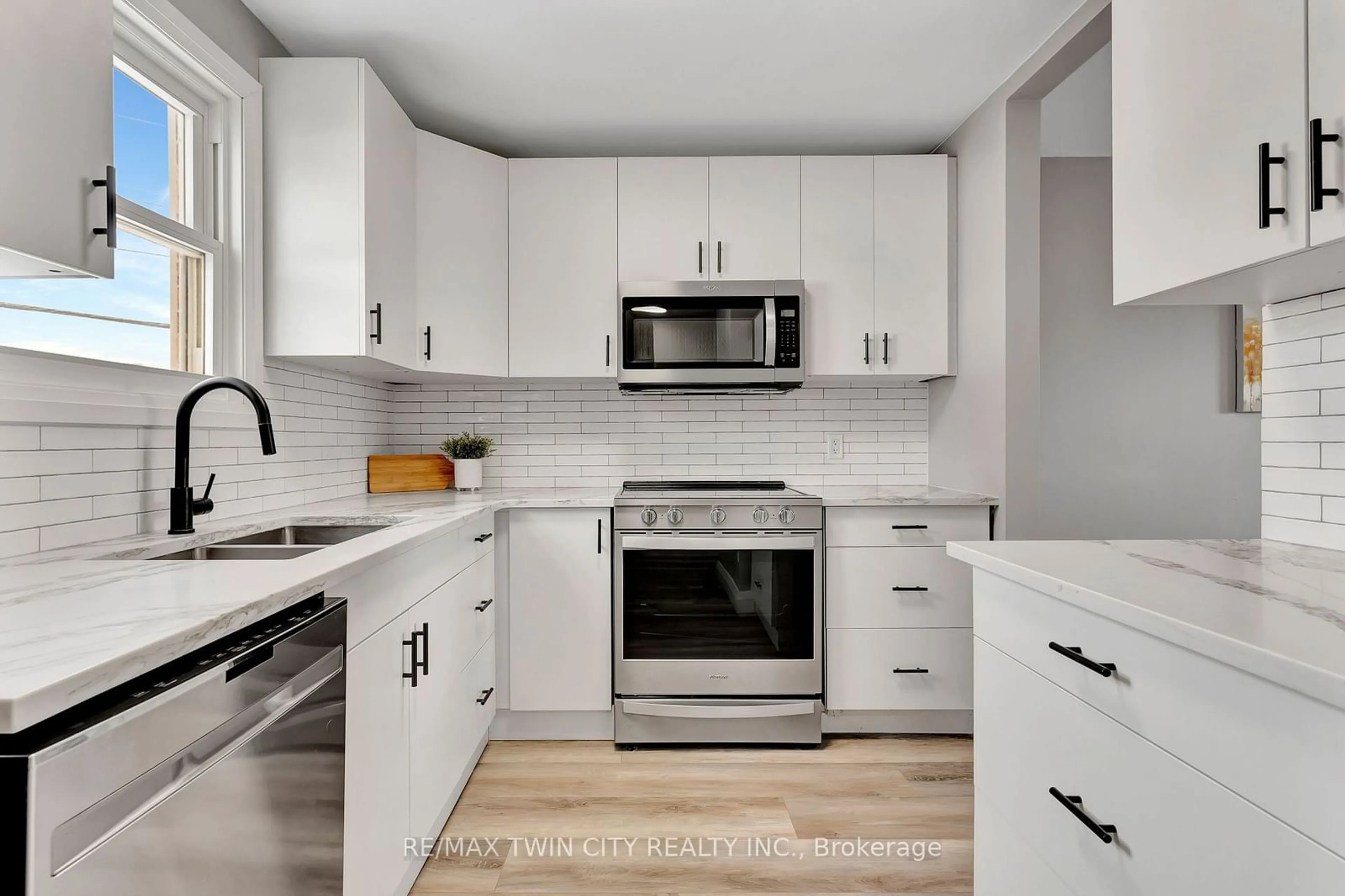 Standard kitchen, ceramic/tile floor for 175 Cedar St #27, Cambridge Ontario N1S 4X9