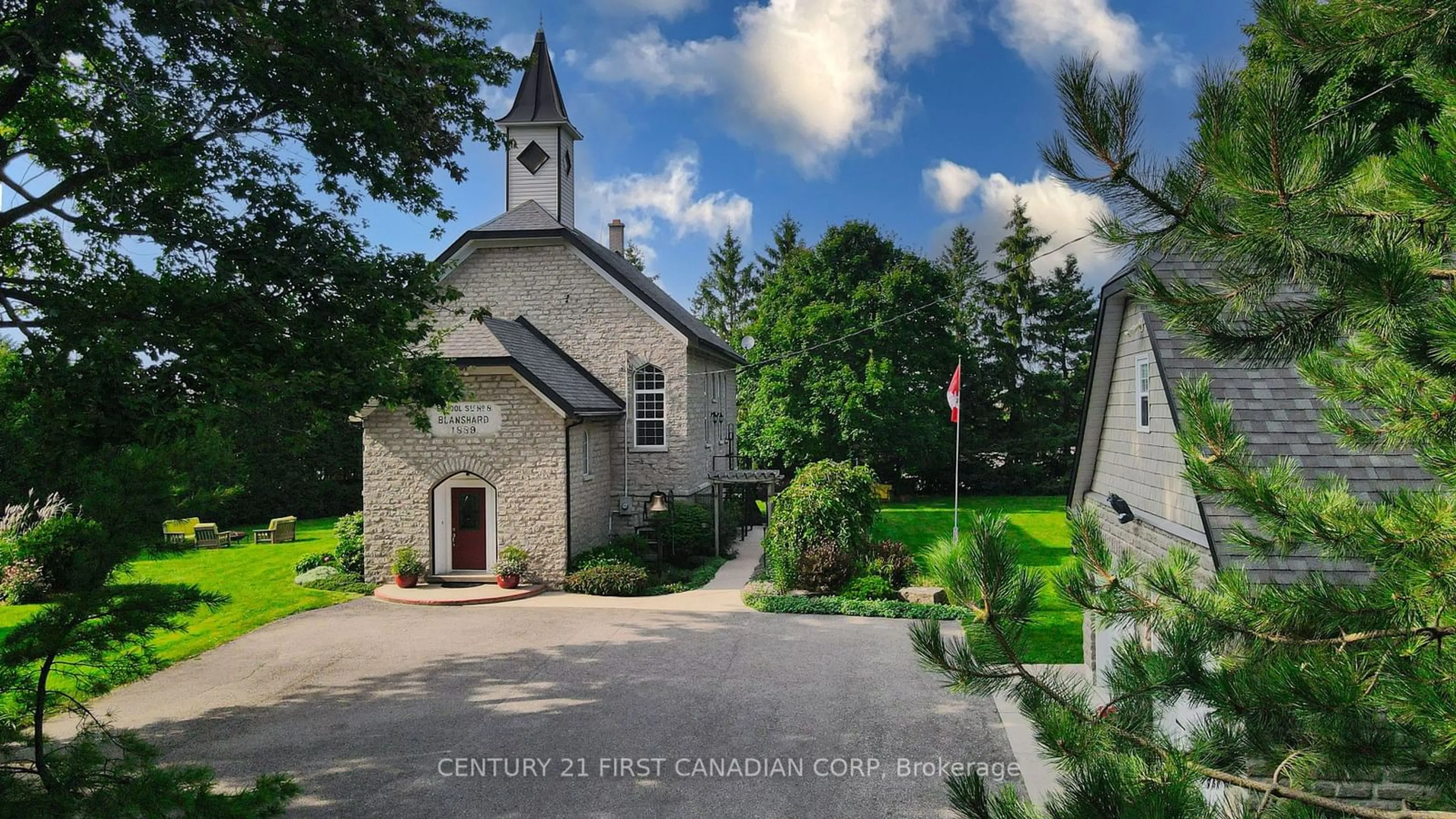 A pic from outside/outdoor area/front of a property/back of a property/a pic from drone, street for 1772 Perth Rd 139 Rd, St. Marys Ontario N4X 1C8