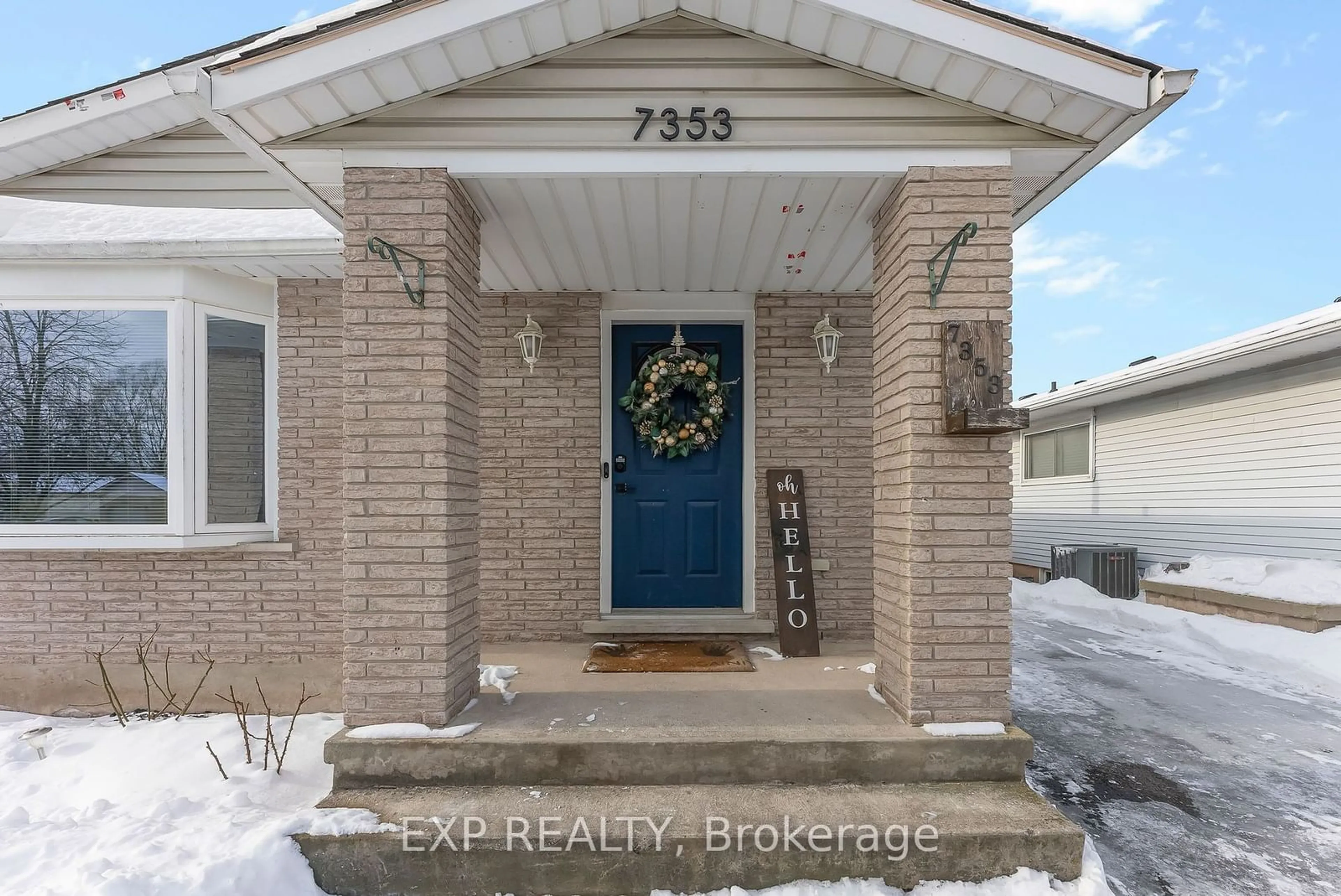 Indoor entryway for 7353 Alex Ave, Niagara Falls Ontario L2G 7V4