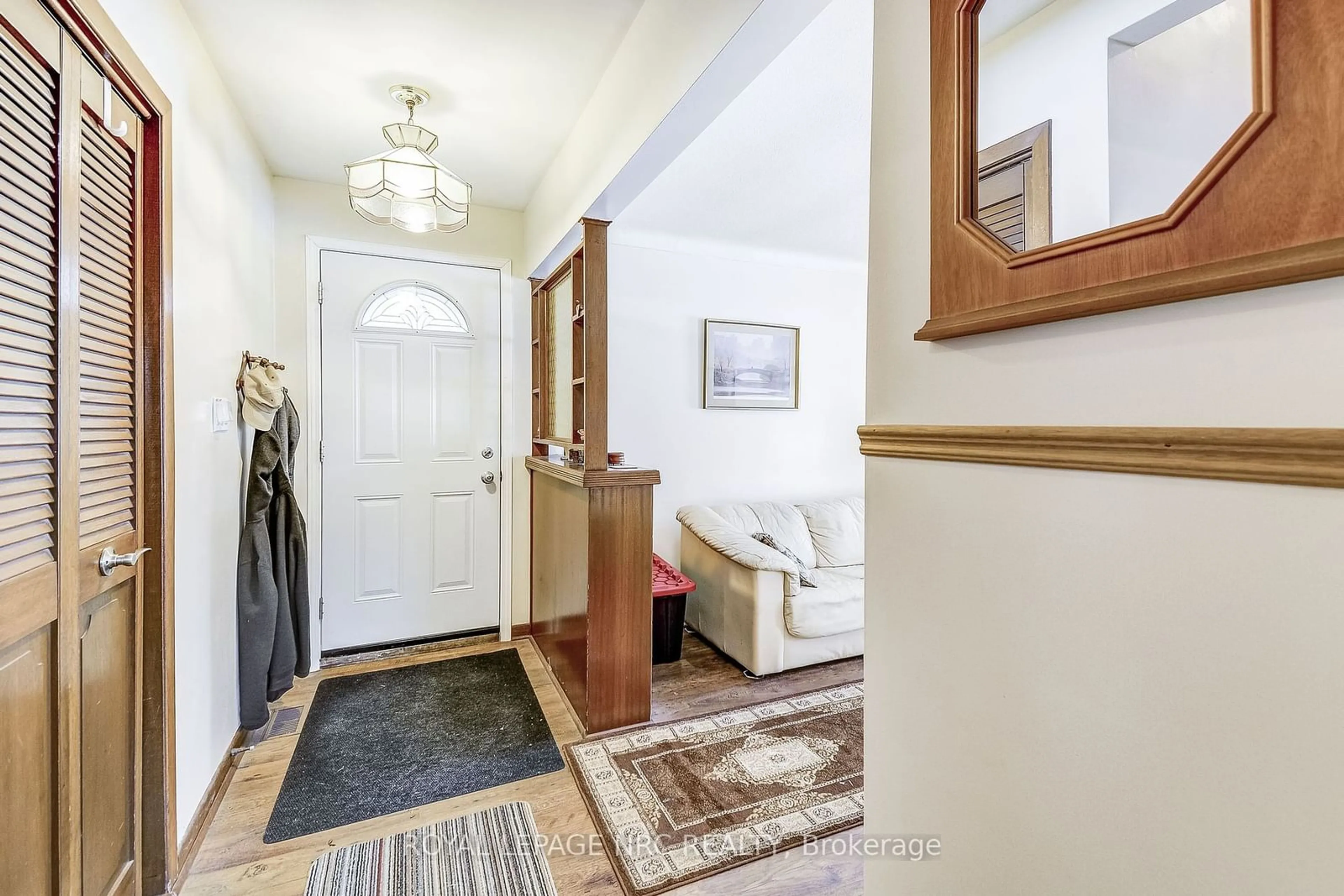 Indoor entryway for 18 Lamont Dr, Welland Ontario L3C 2P7