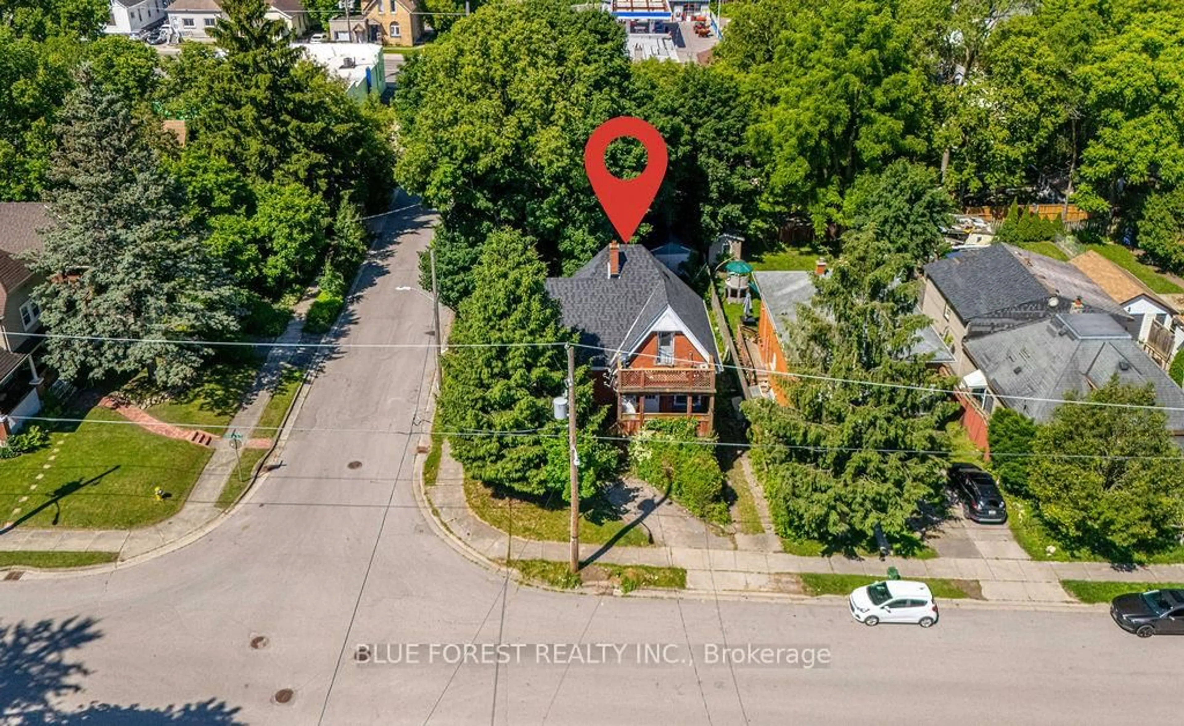 A pic from outside/outdoor area/front of a property/back of a property/a pic from drone, street for 42 Terrace St, London Ontario N5Z 2X4