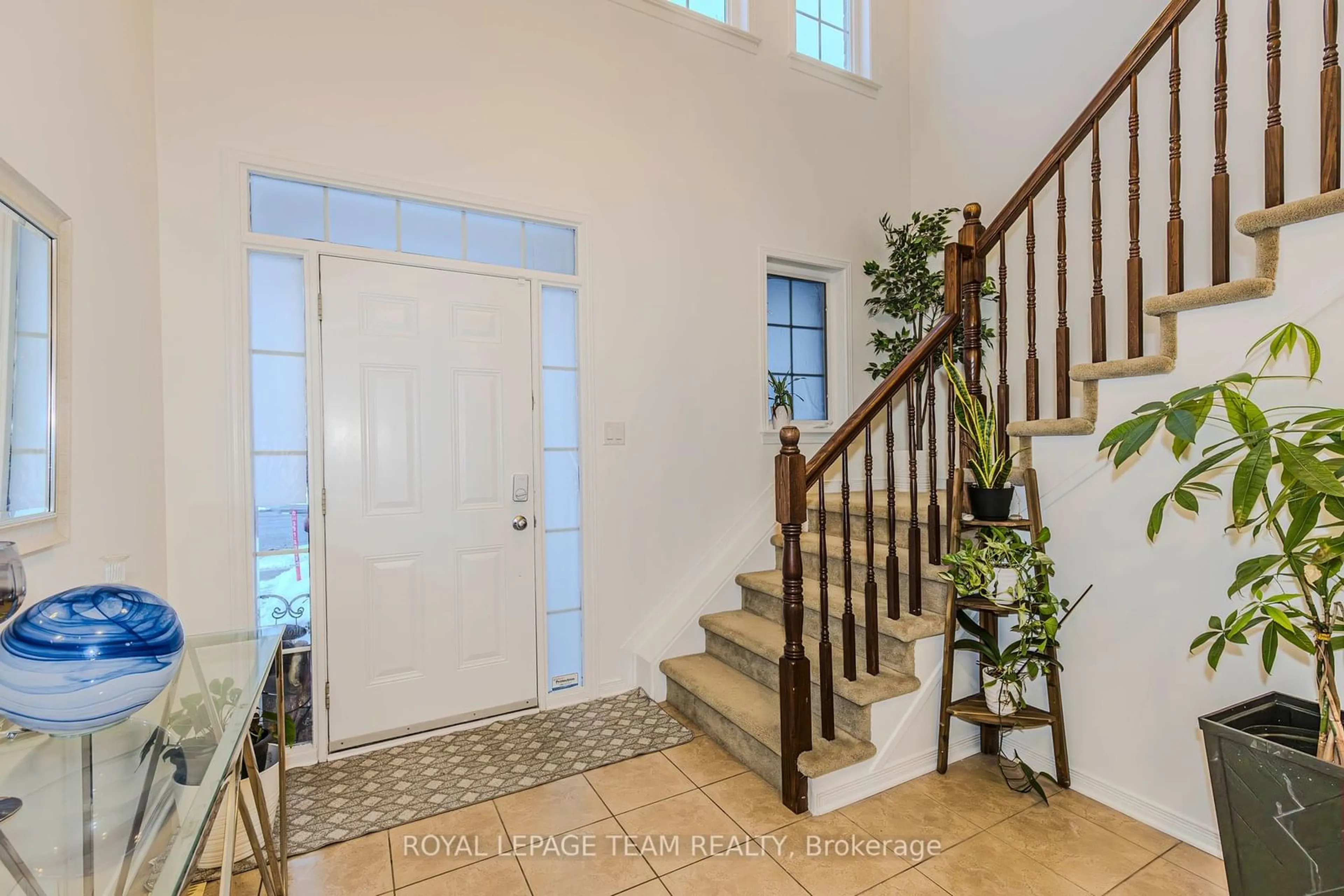 Indoor entryway for 474 West Ridge Dr, Stittsville - Munster - Richmond Ontario K2S 0L1