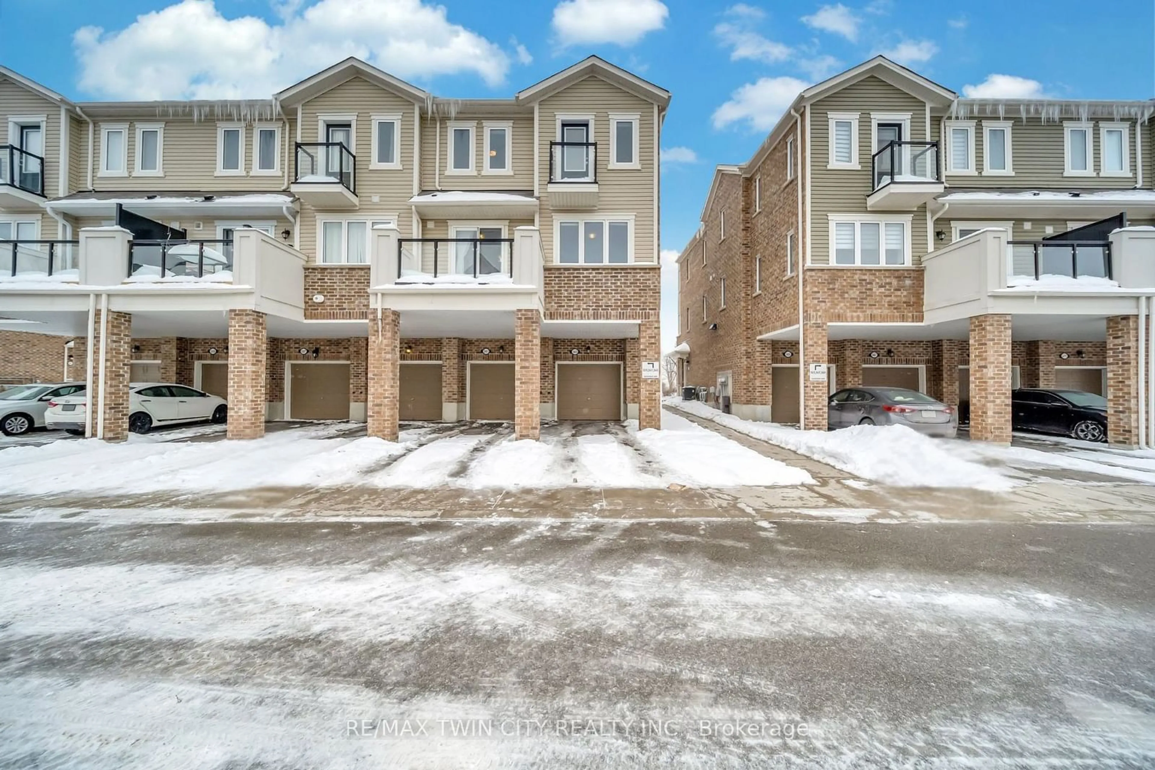 A pic from outside/outdoor area/front of a property/back of a property/a pic from drone, street for 563 Goldenrod Lane, Kitchener Ontario N2R 0L7