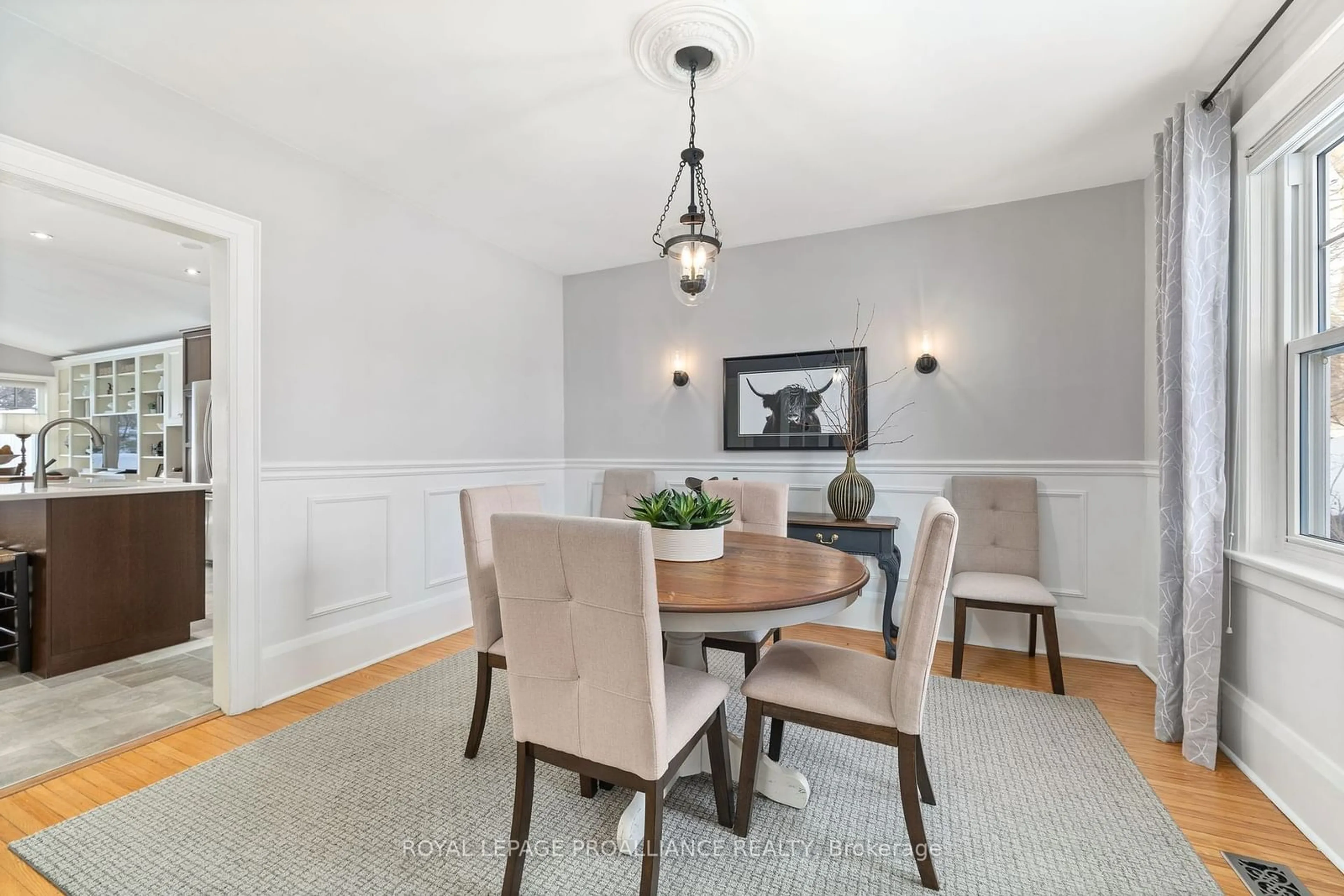 Dining room, wood/laminate floor for 174 Dufferin Ave, Belleville Ontario K8N 3X1