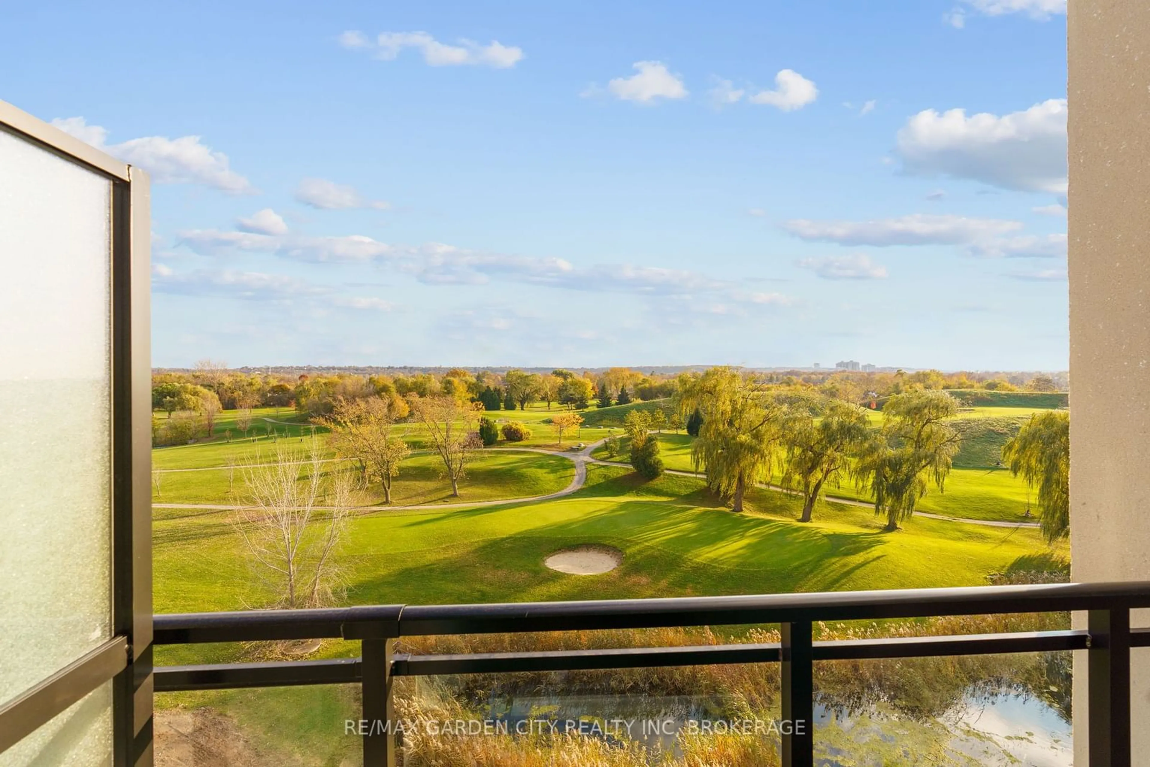 A pic from outside/outdoor area/front of a property/back of a property/a pic from drone, water/lake/river/ocean view for 50 HERRICK Ave #UP29, St. Catharines Ontario L2P 2T9