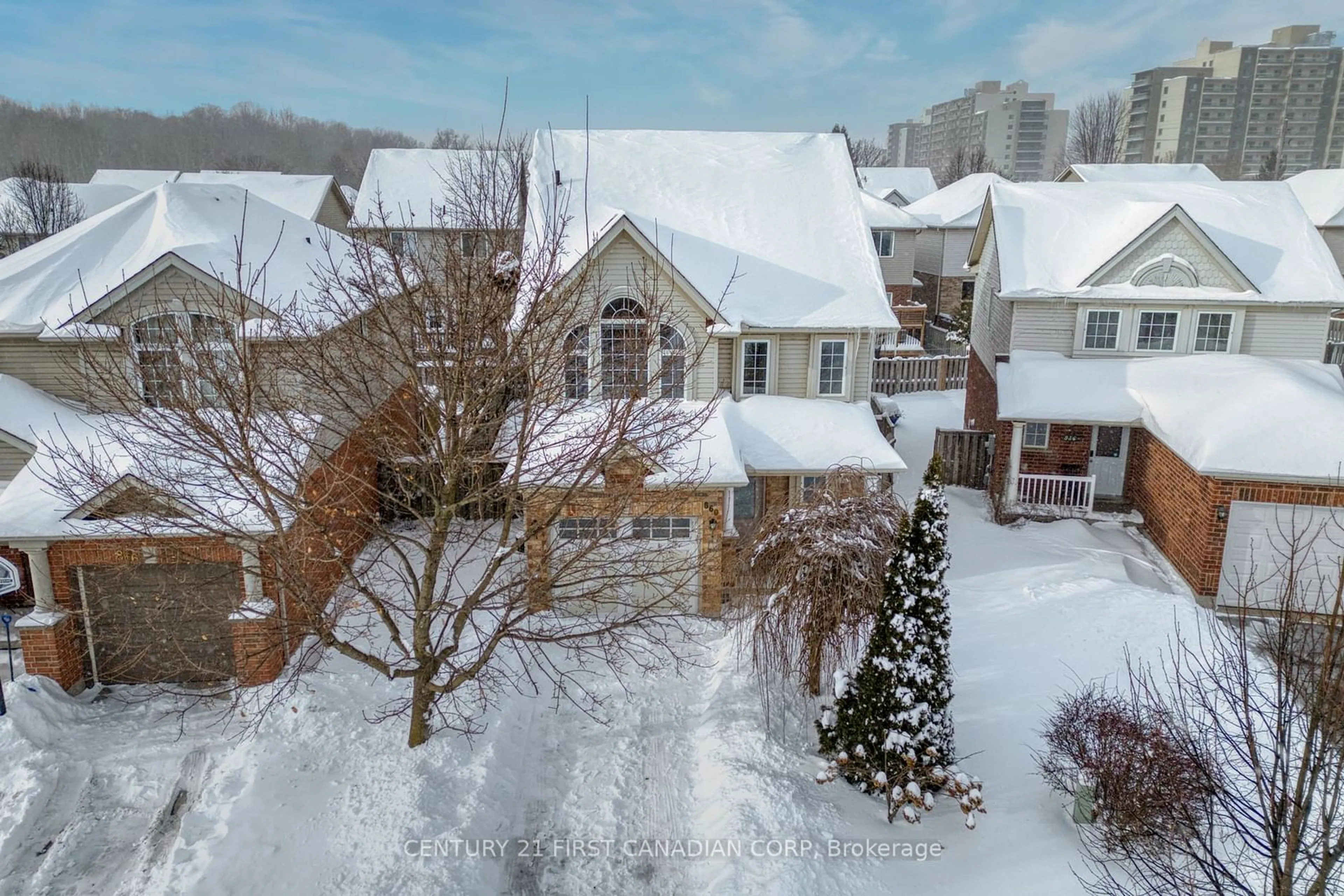 A pic from outside/outdoor area/front of a property/back of a property/a pic from drone, street for 860 Redoak Ave, London Ontario N6H 5R6