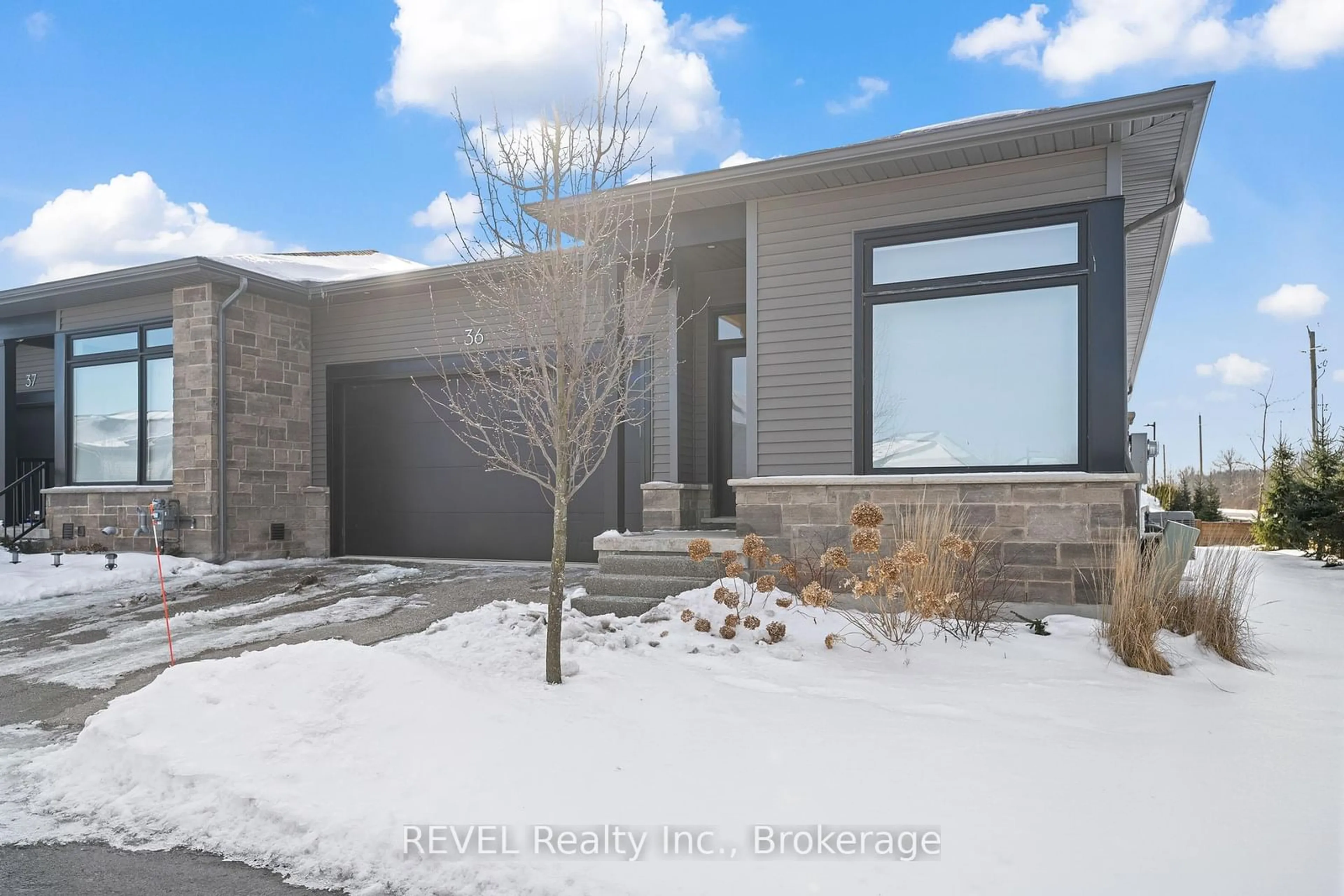 Home with brick exterior material, street for 8974 Willoughby Dr #36, Niagara Falls Ontario L2G 0Y7