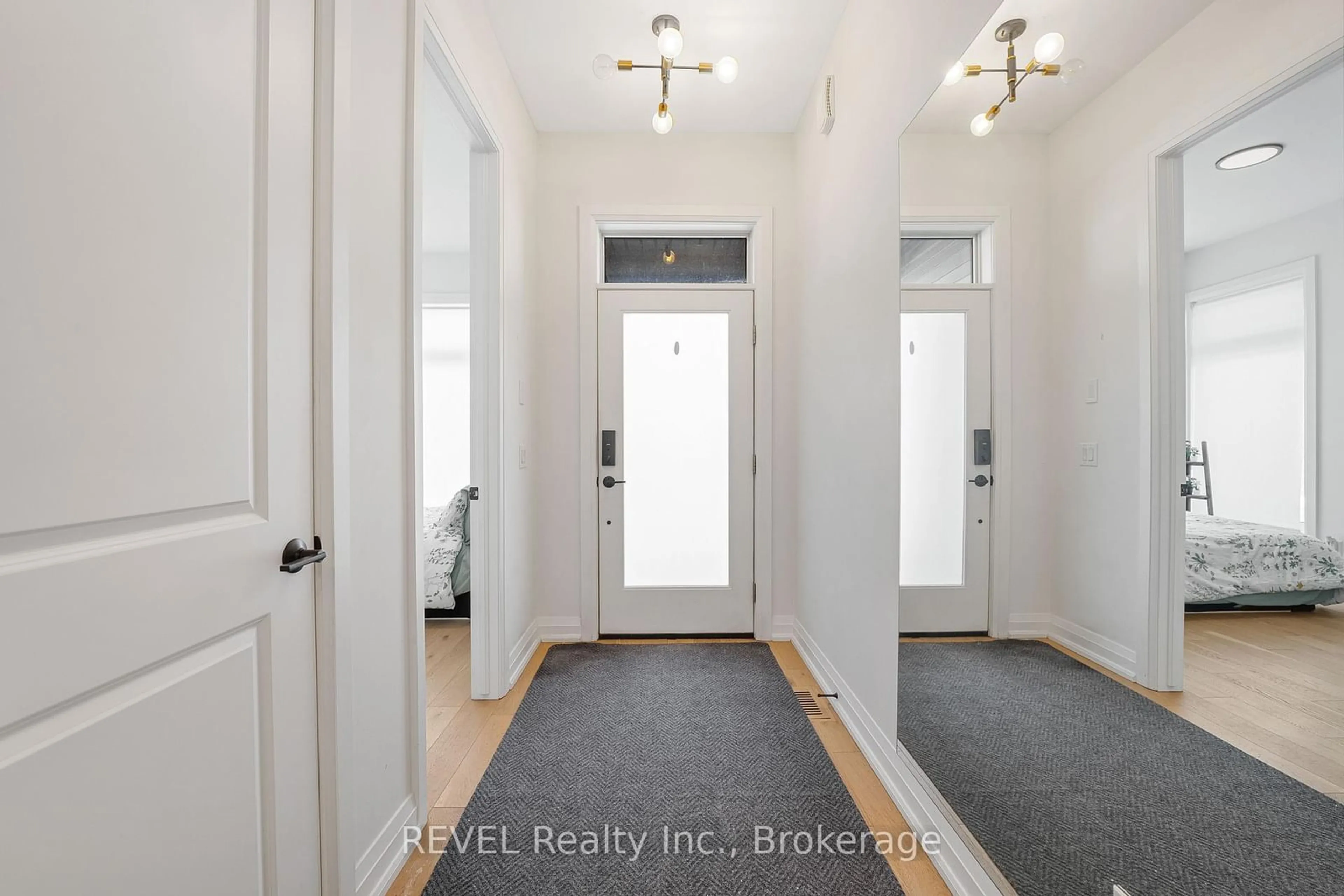 Indoor entryway for 8974 Willoughby Dr #36, Niagara Falls Ontario L2G 0Y7