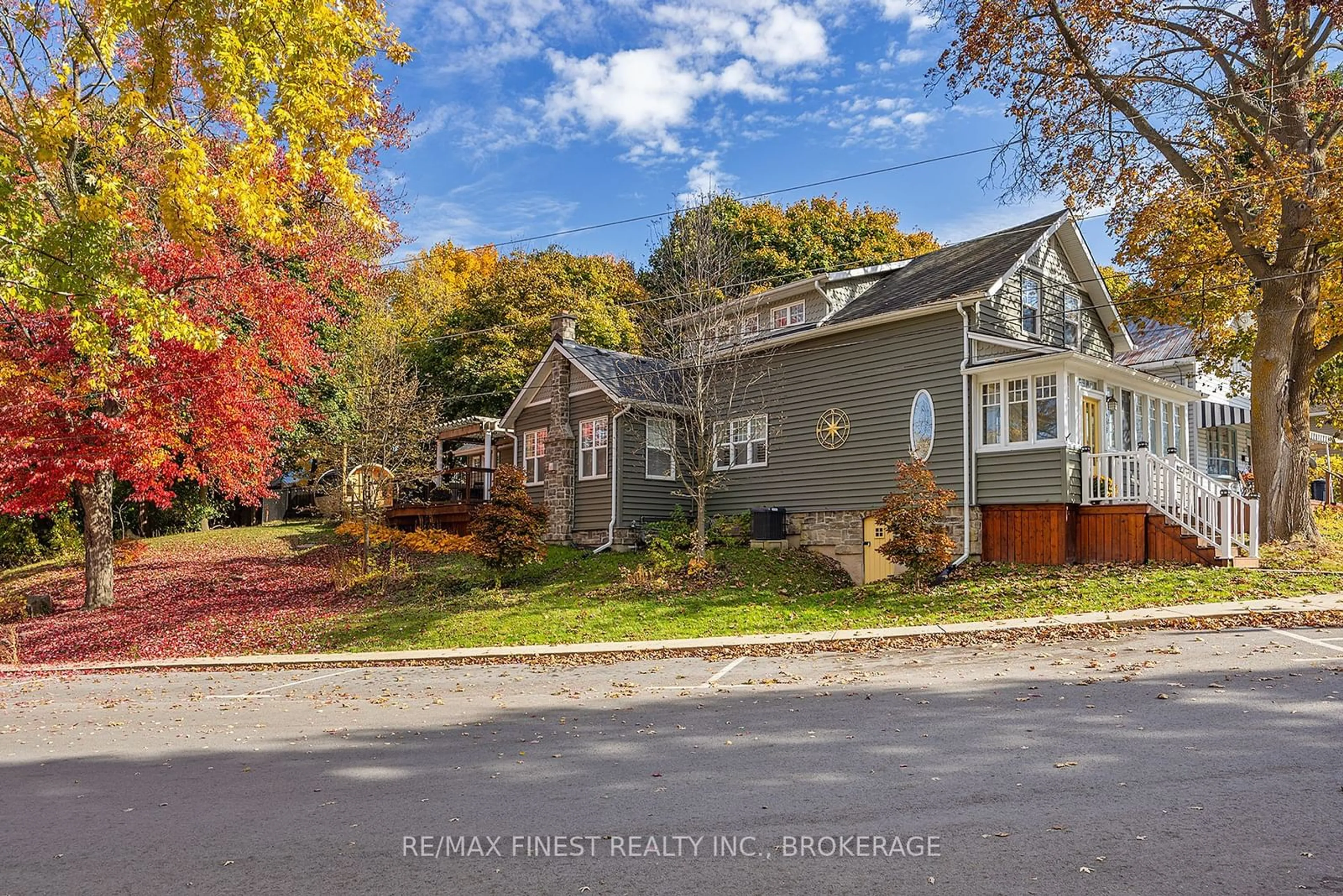 A pic from outside/outdoor area/front of a property/back of a property/a pic from drone, street for 29 Pearl St, Greater Napanee Ontario K7R 3J3