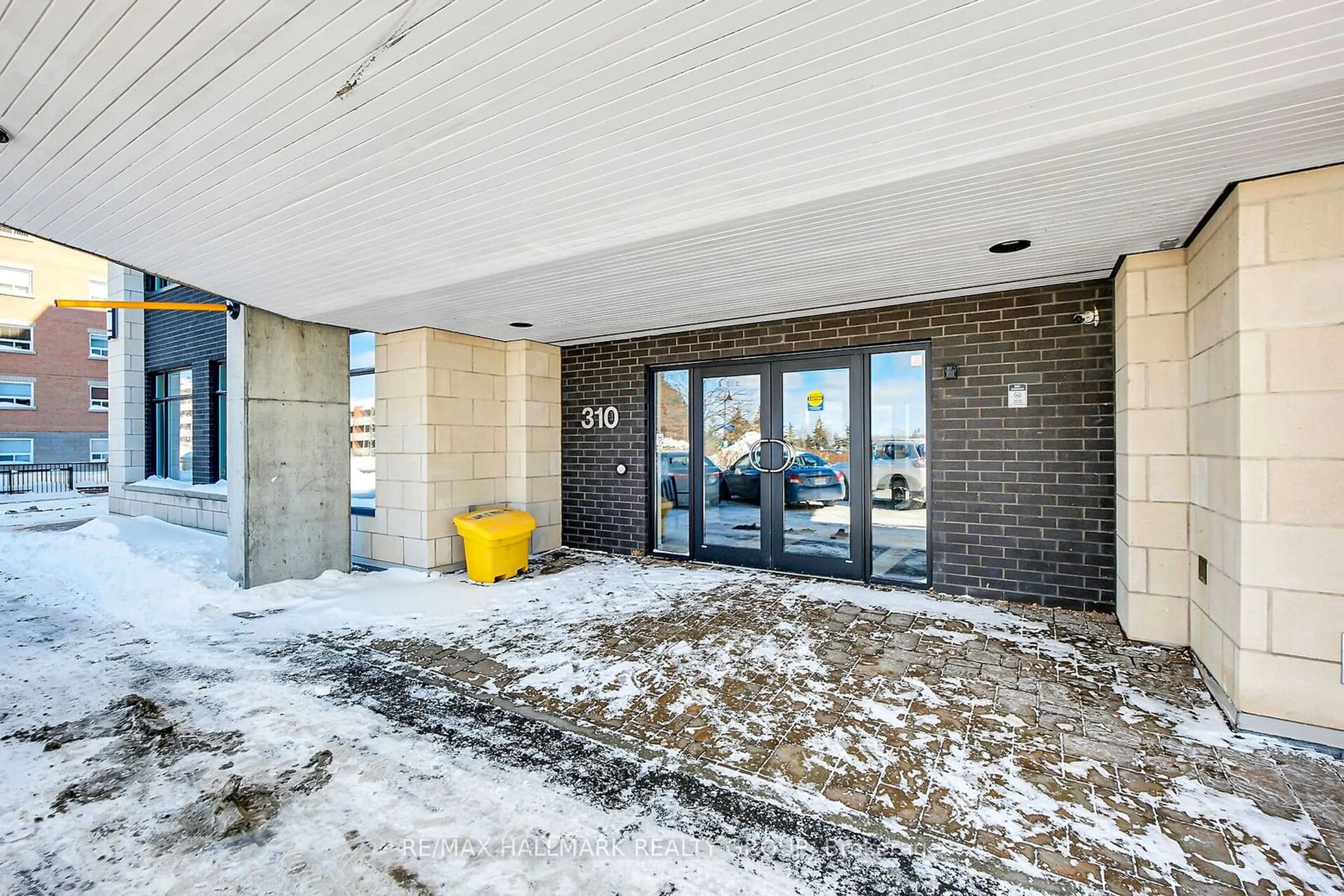 Indoor foyer for 310 CENTRUM Blvd #208, Orleans - Cumberland and Area Ontario K1E 0A3