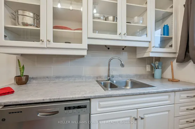 Additional property image - 285 King St Unit 8